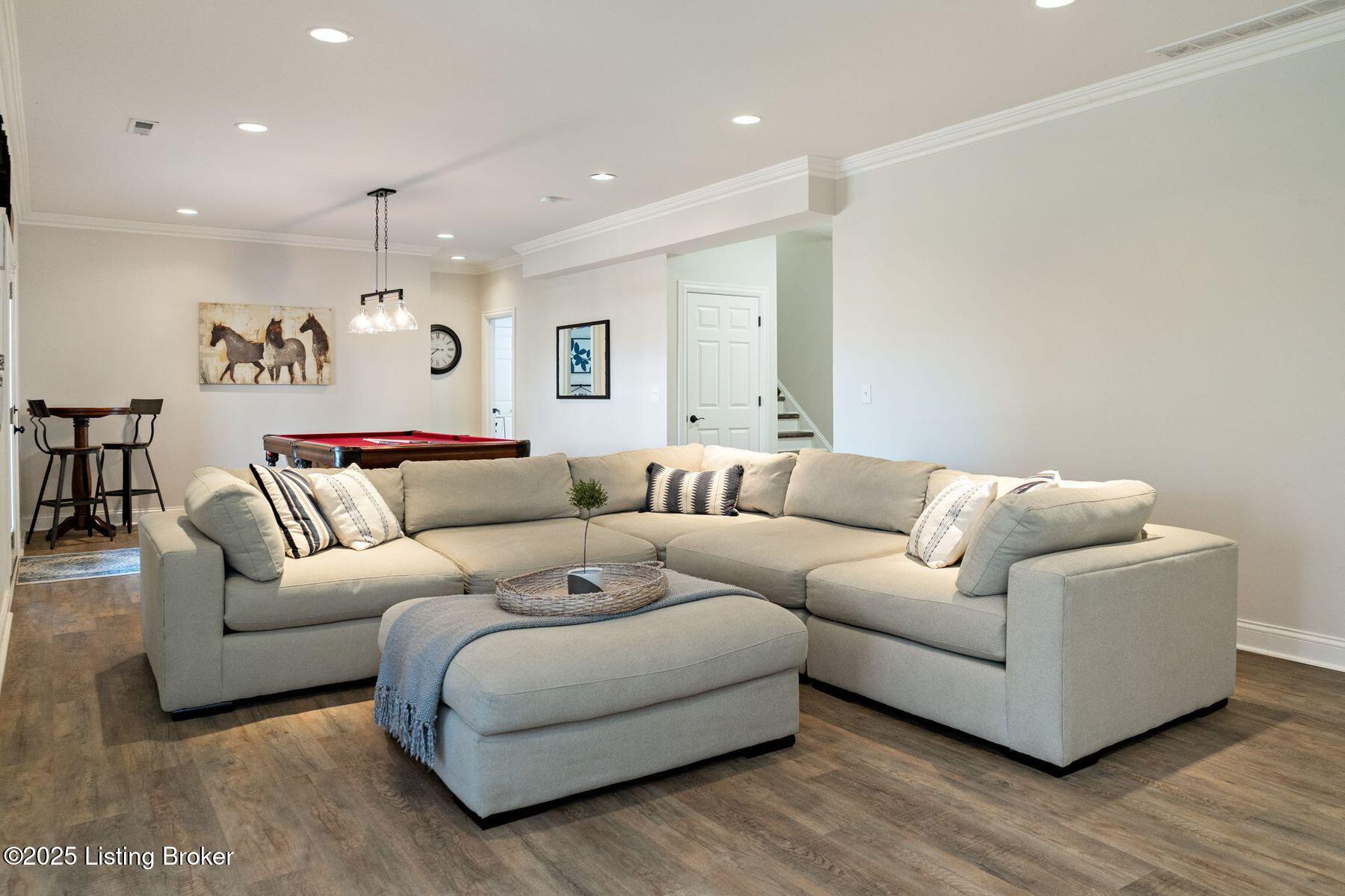 12723 Crestmoor Cir