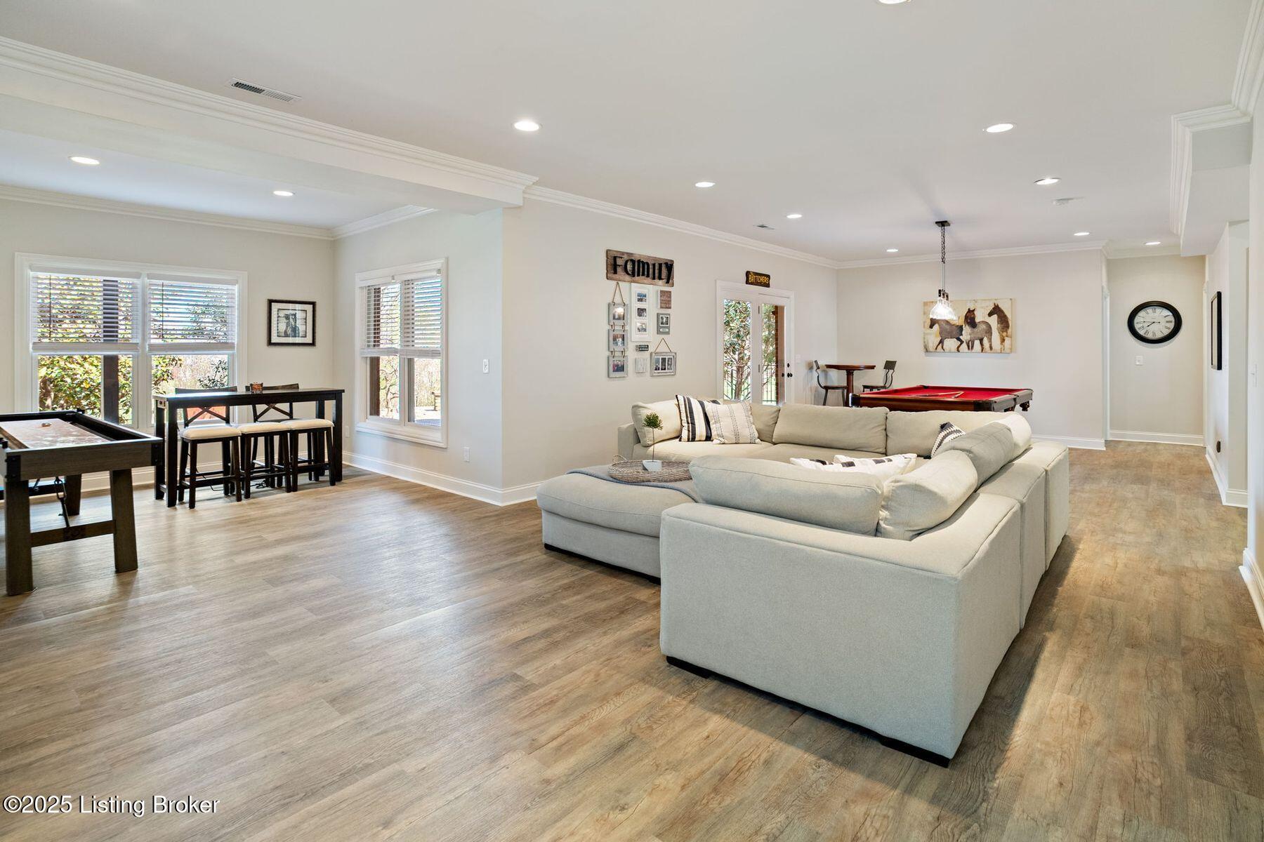 12723 Crestmoor Cir
