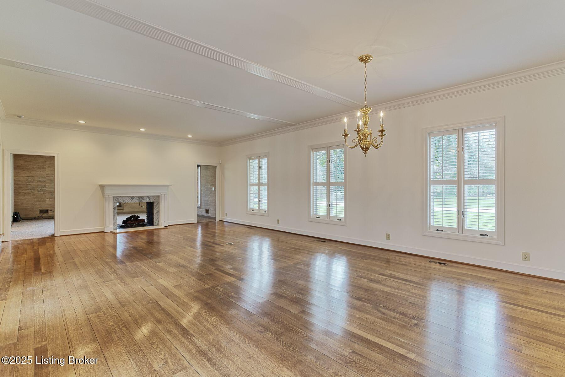 328 Blankenbaker Ln