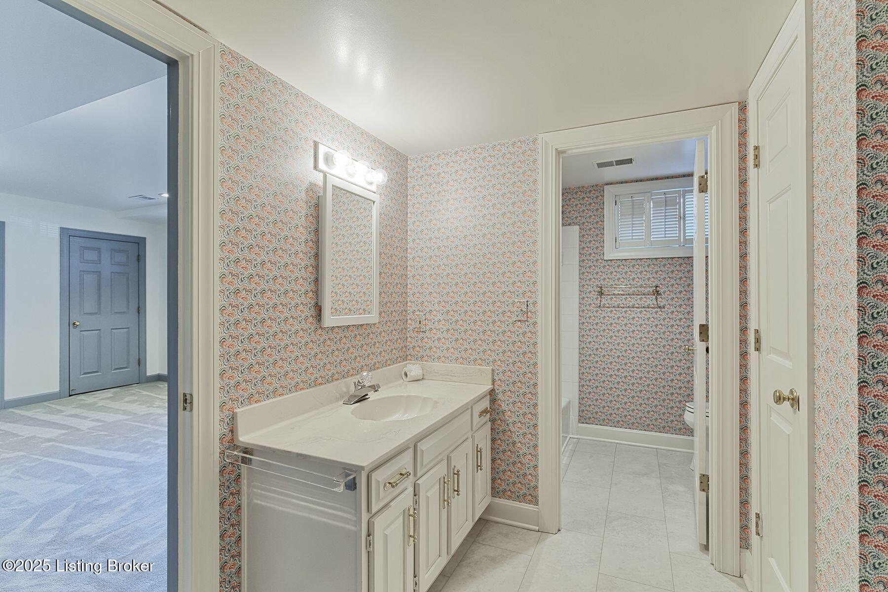 328 Blankenbaker Ln