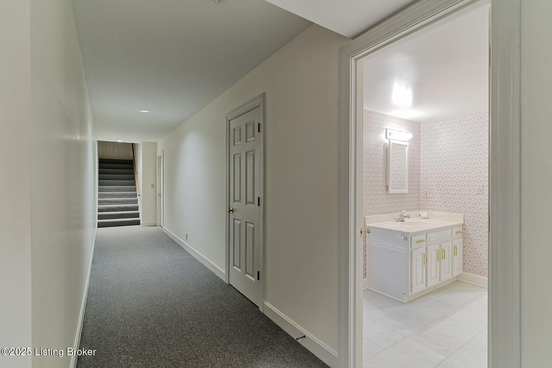 328 Blankenbaker Ln