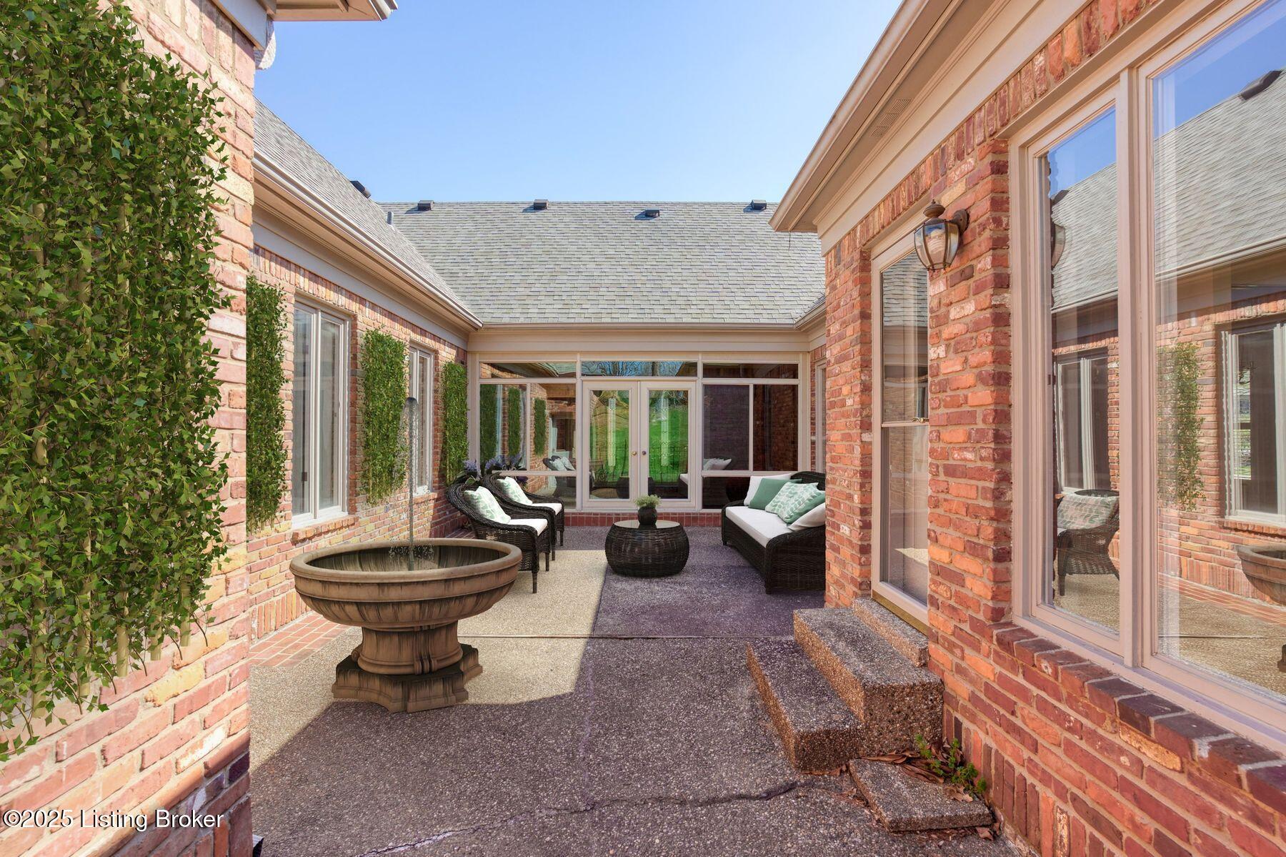 328 Blankenbaker Ln