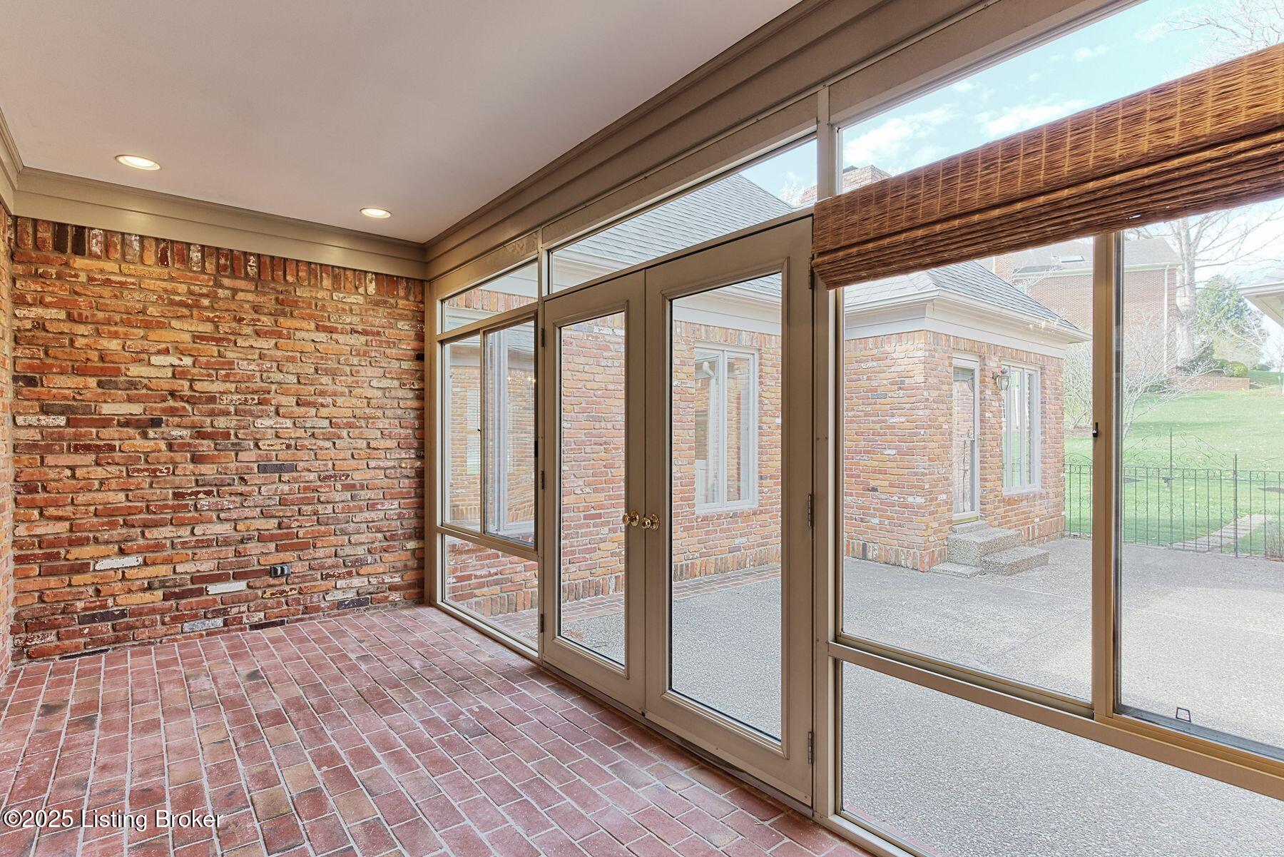 328 Blankenbaker Ln