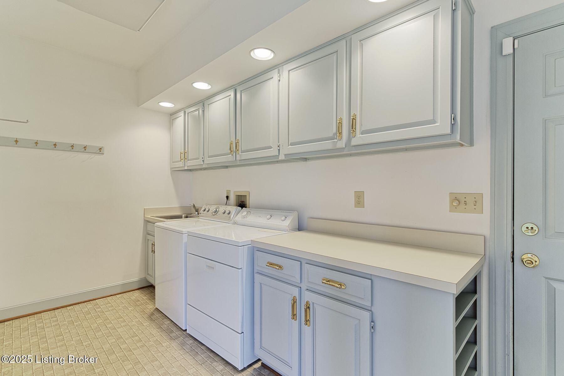 328 Blankenbaker Ln