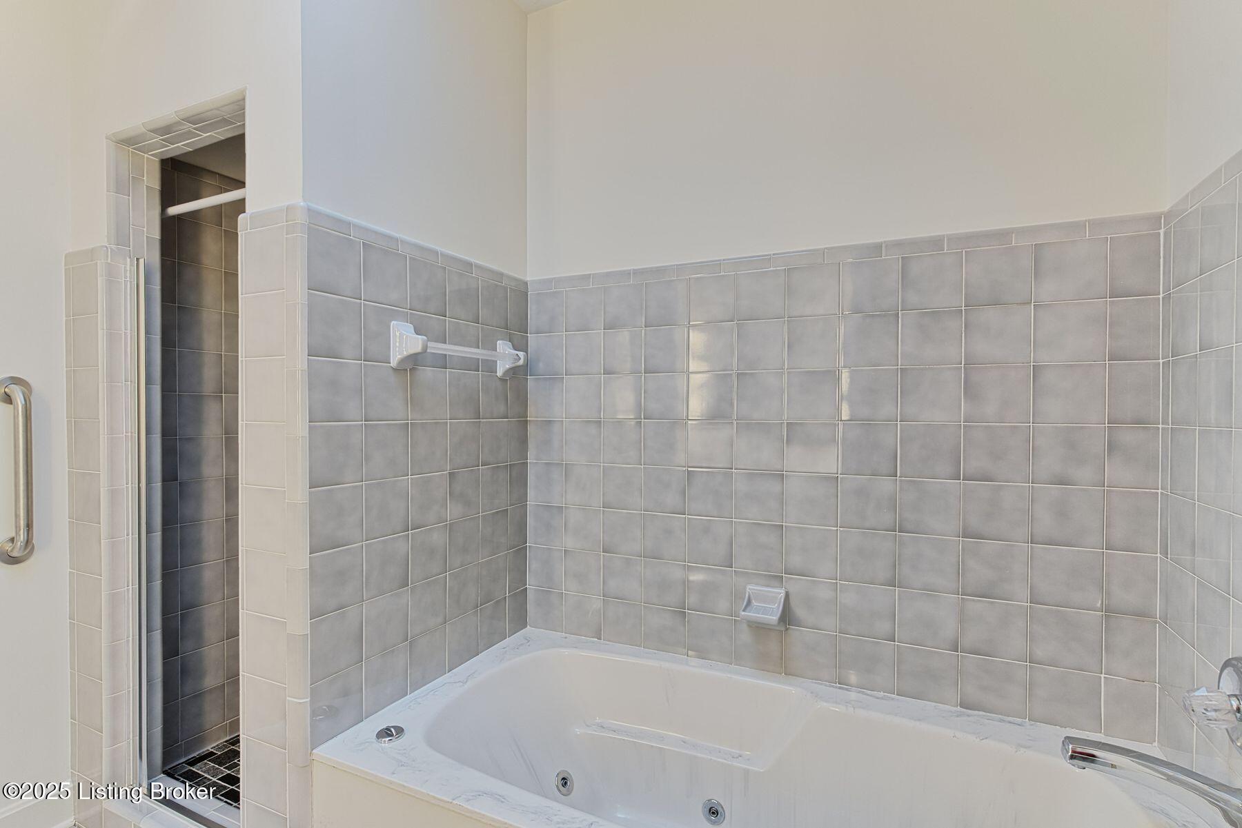 328 Blankenbaker Ln