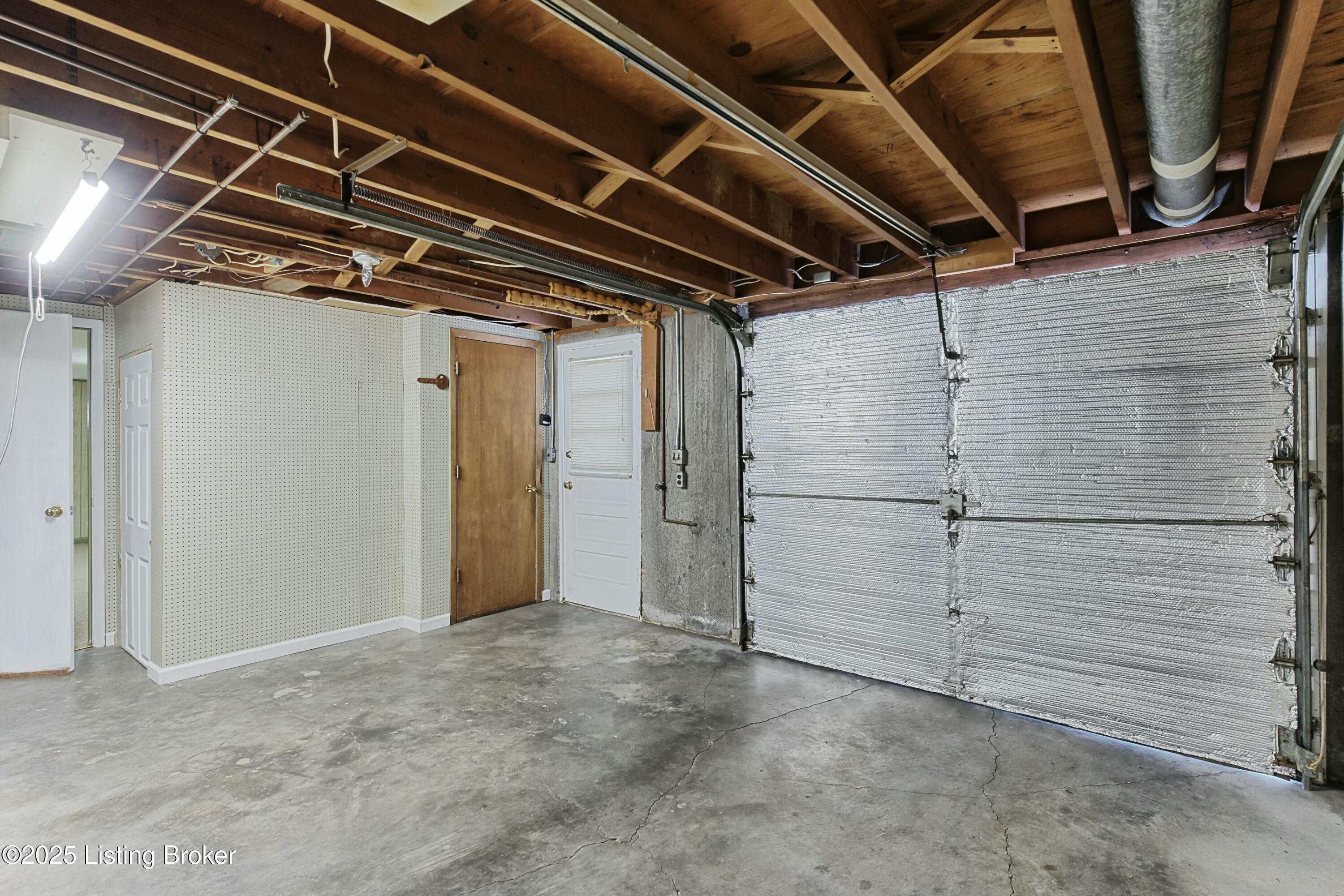3212 Maple Rd