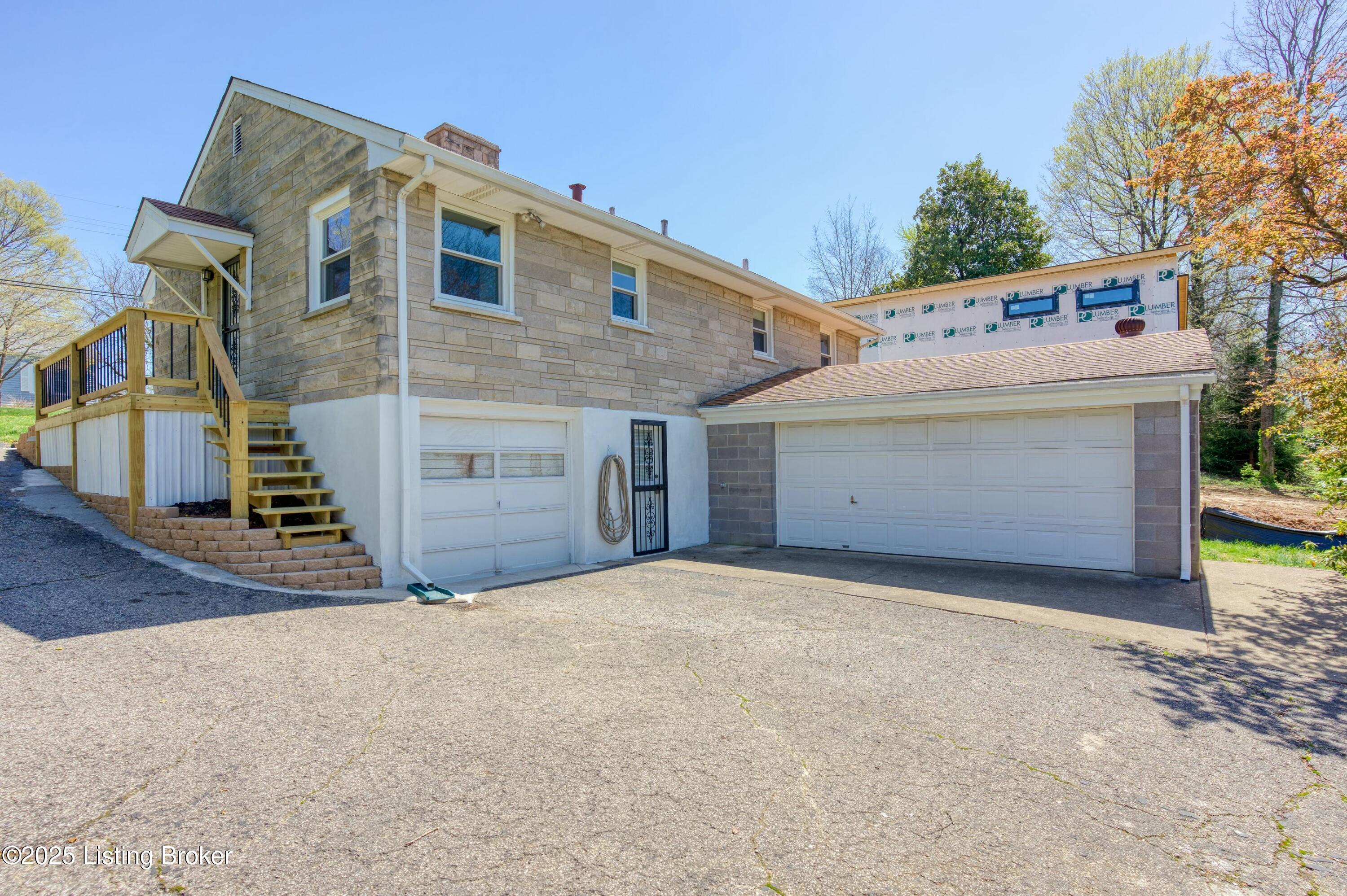 3212 Maple Rd