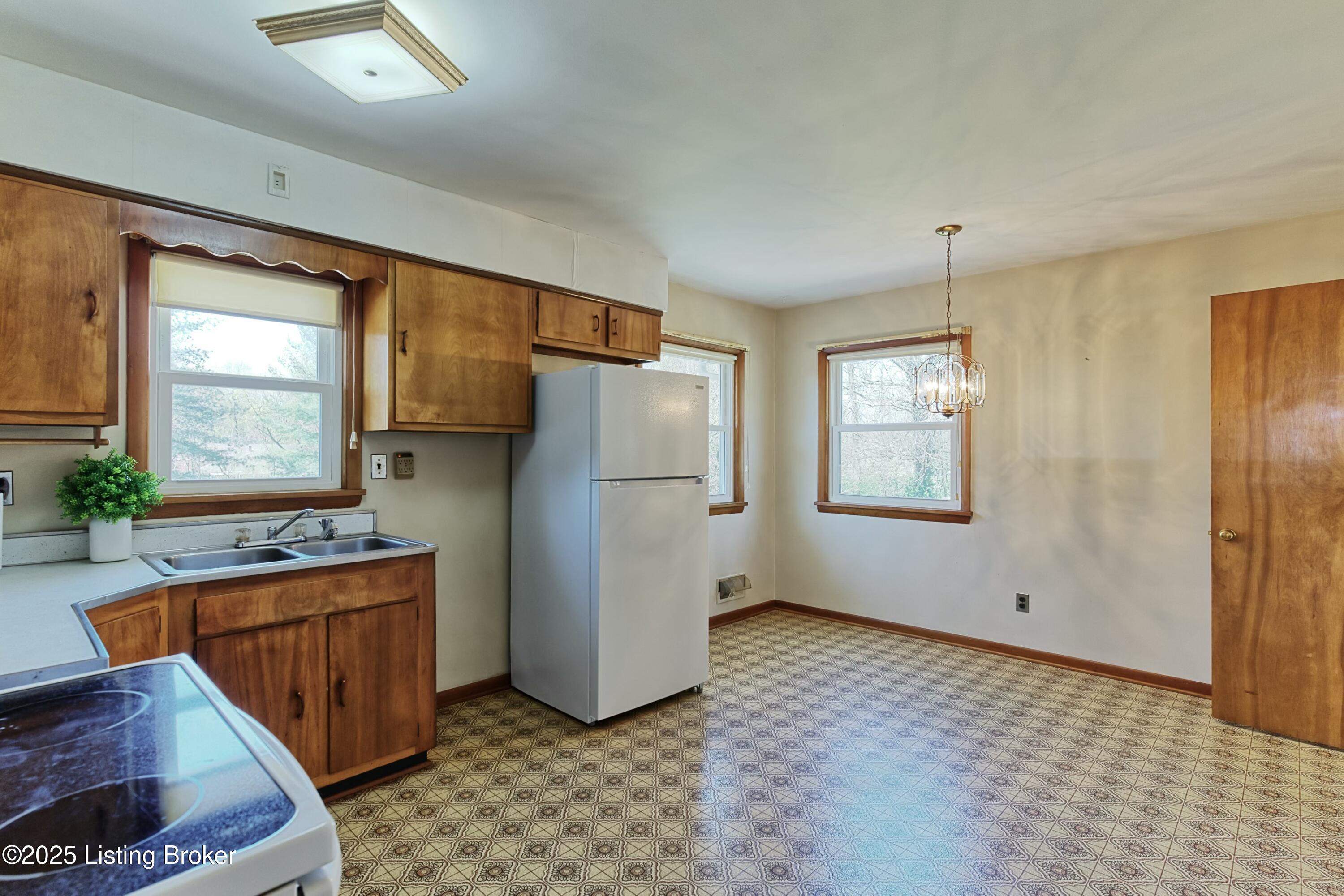 3212 Maple Rd