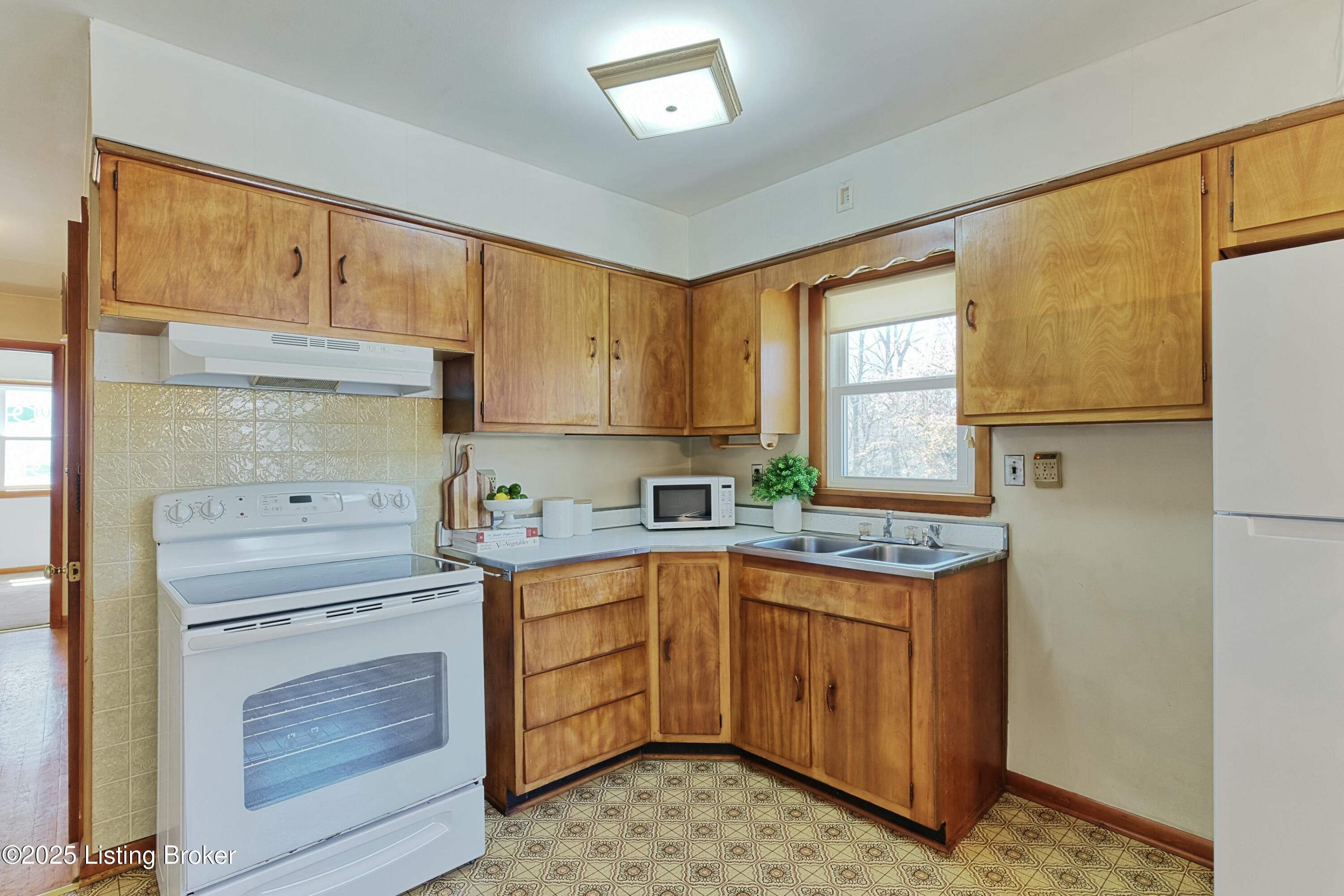 3212 Maple Rd