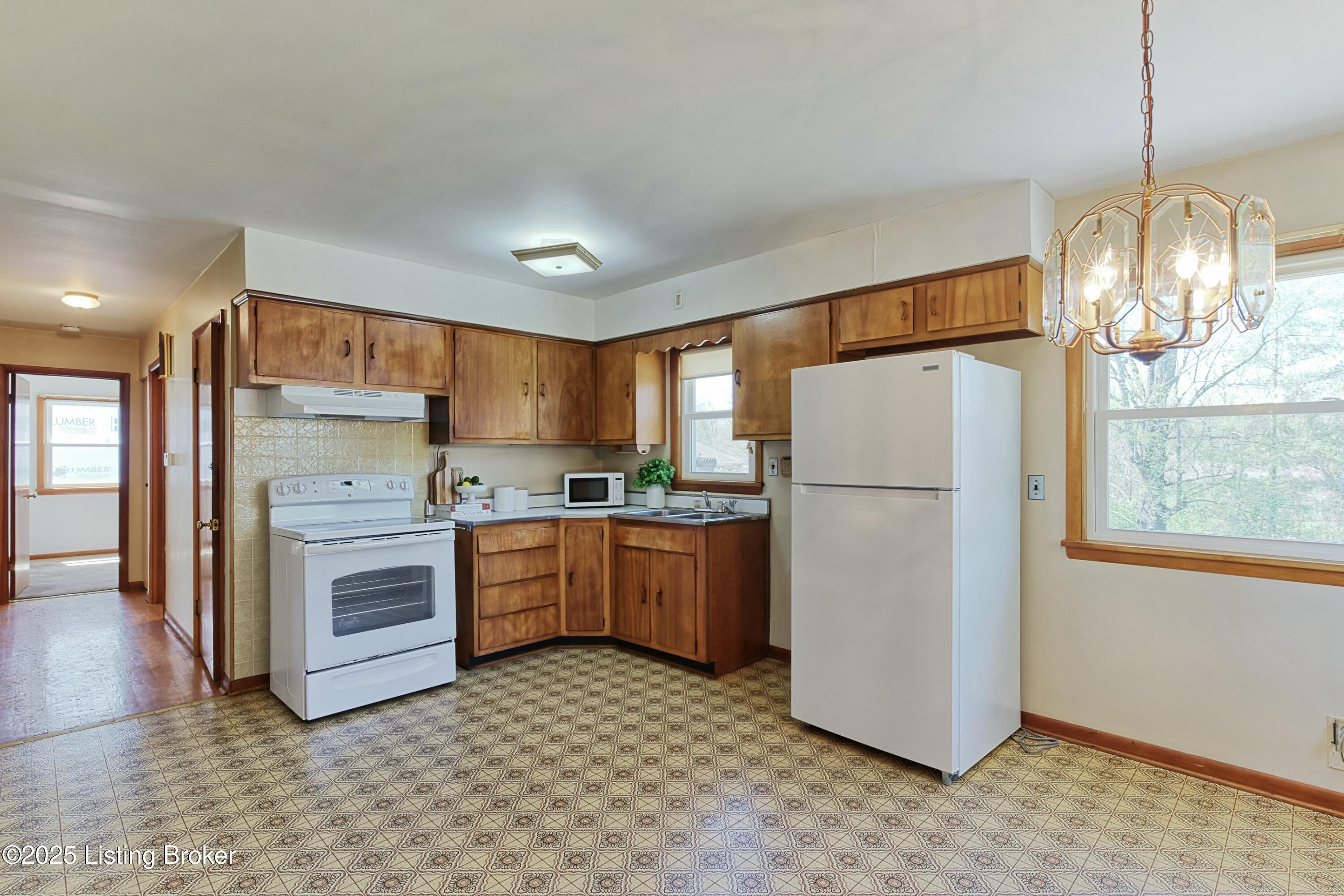 3212 Maple Rd