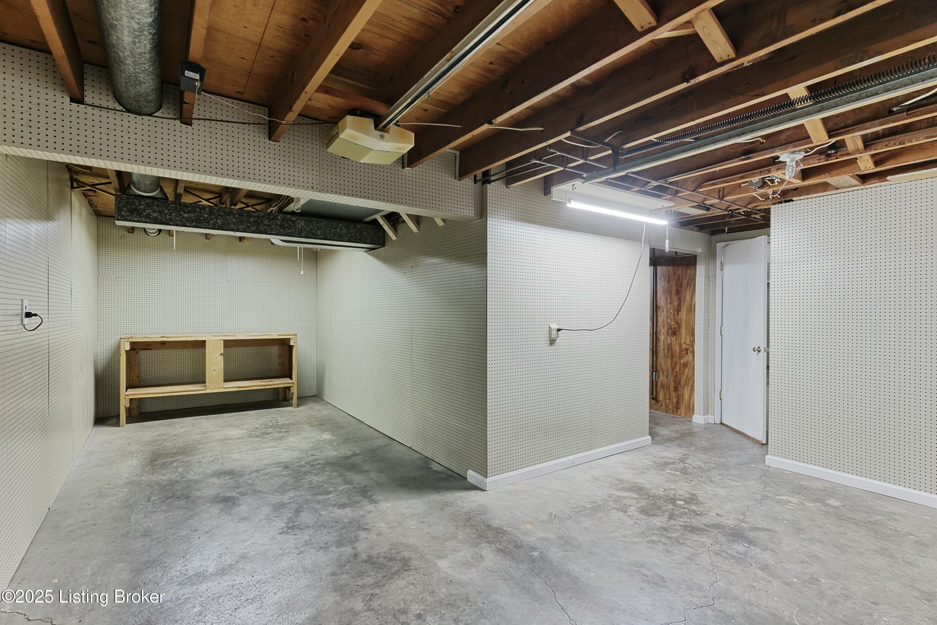 3212 Maple Rd