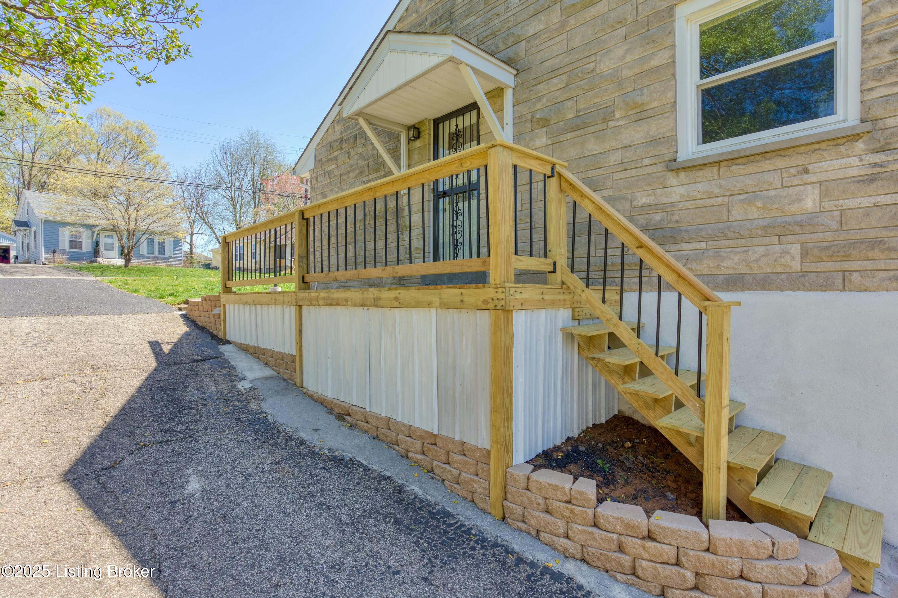 3212 Maple Rd