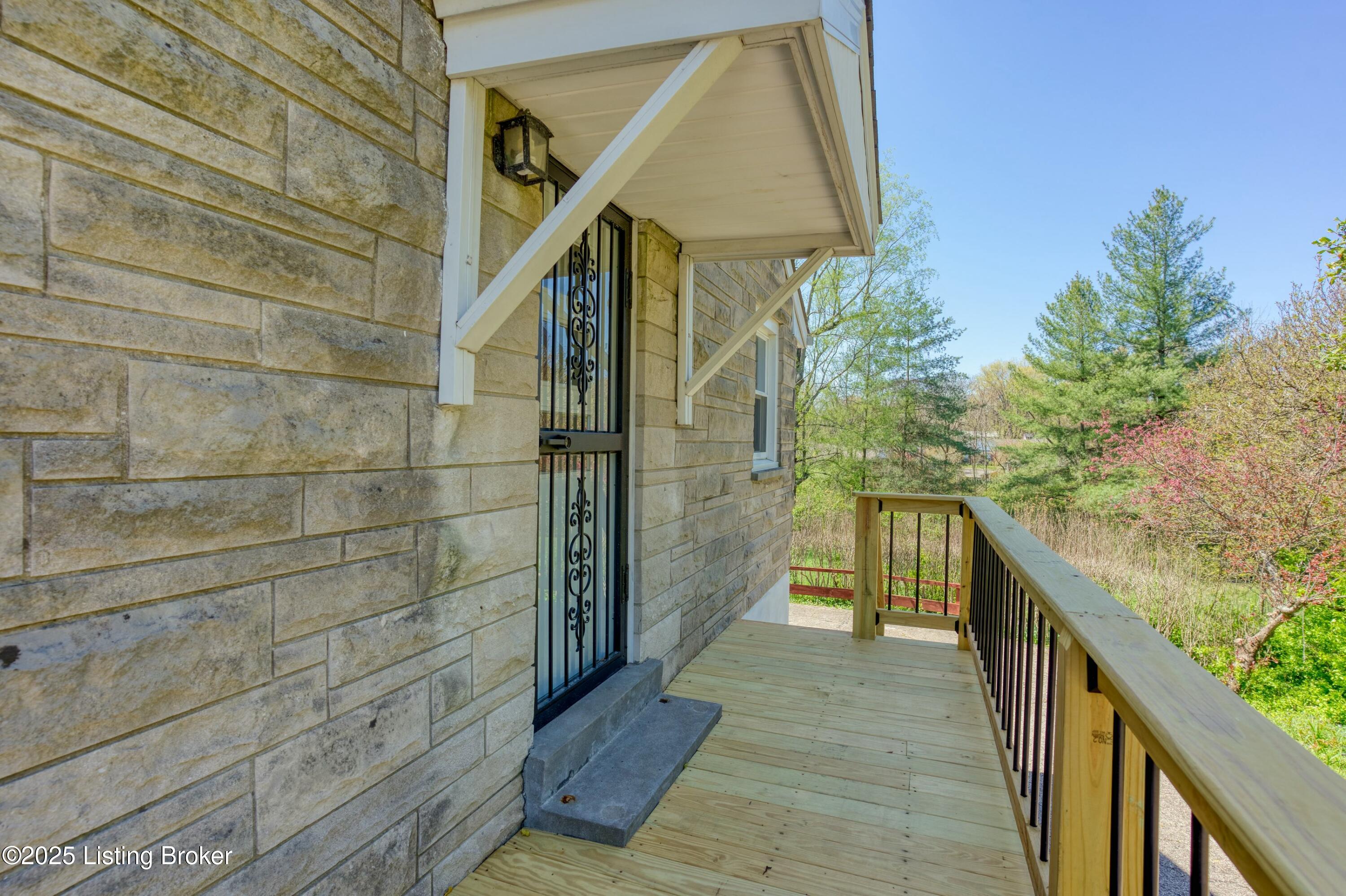 3212 Maple Rd