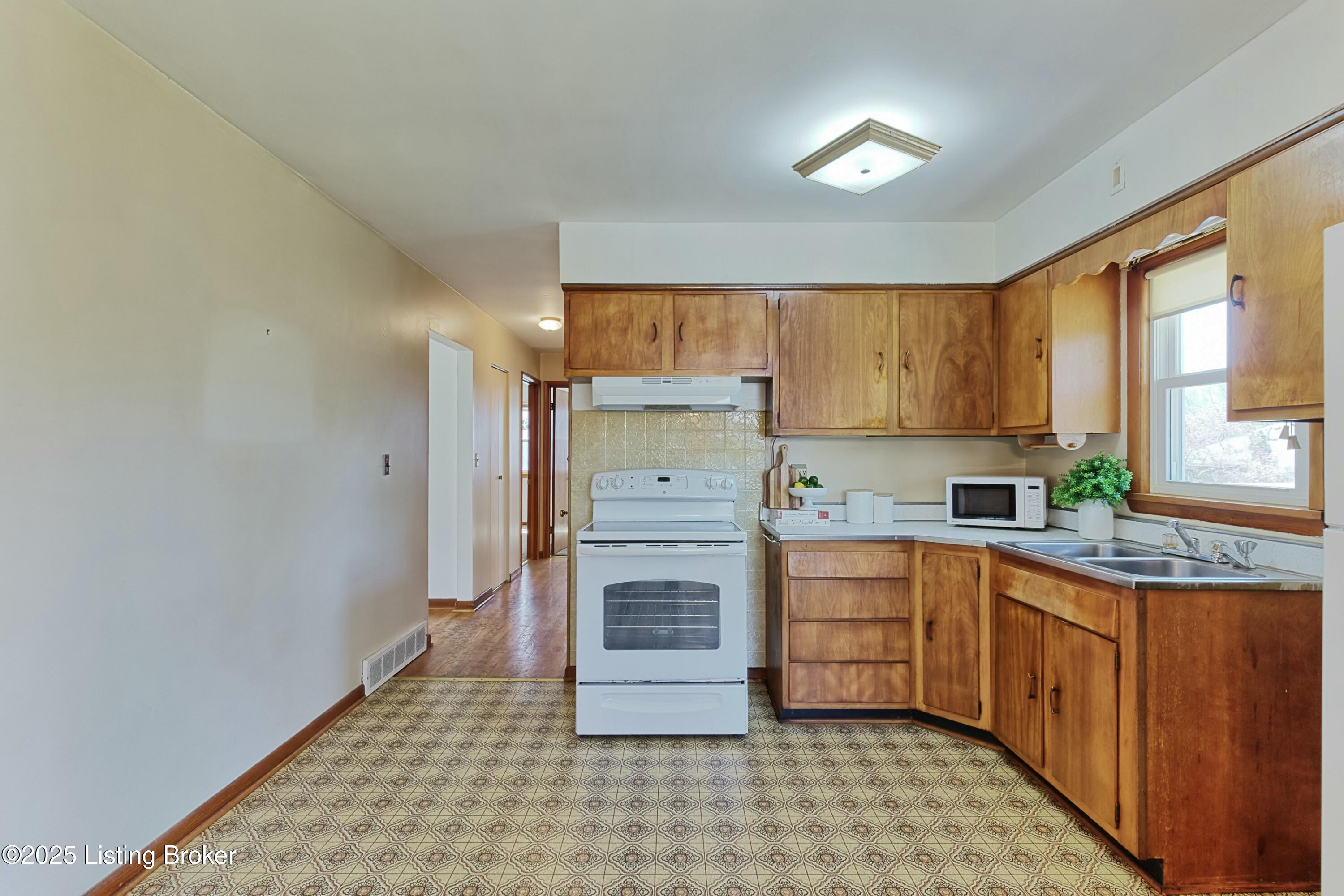 3212 Maple Rd