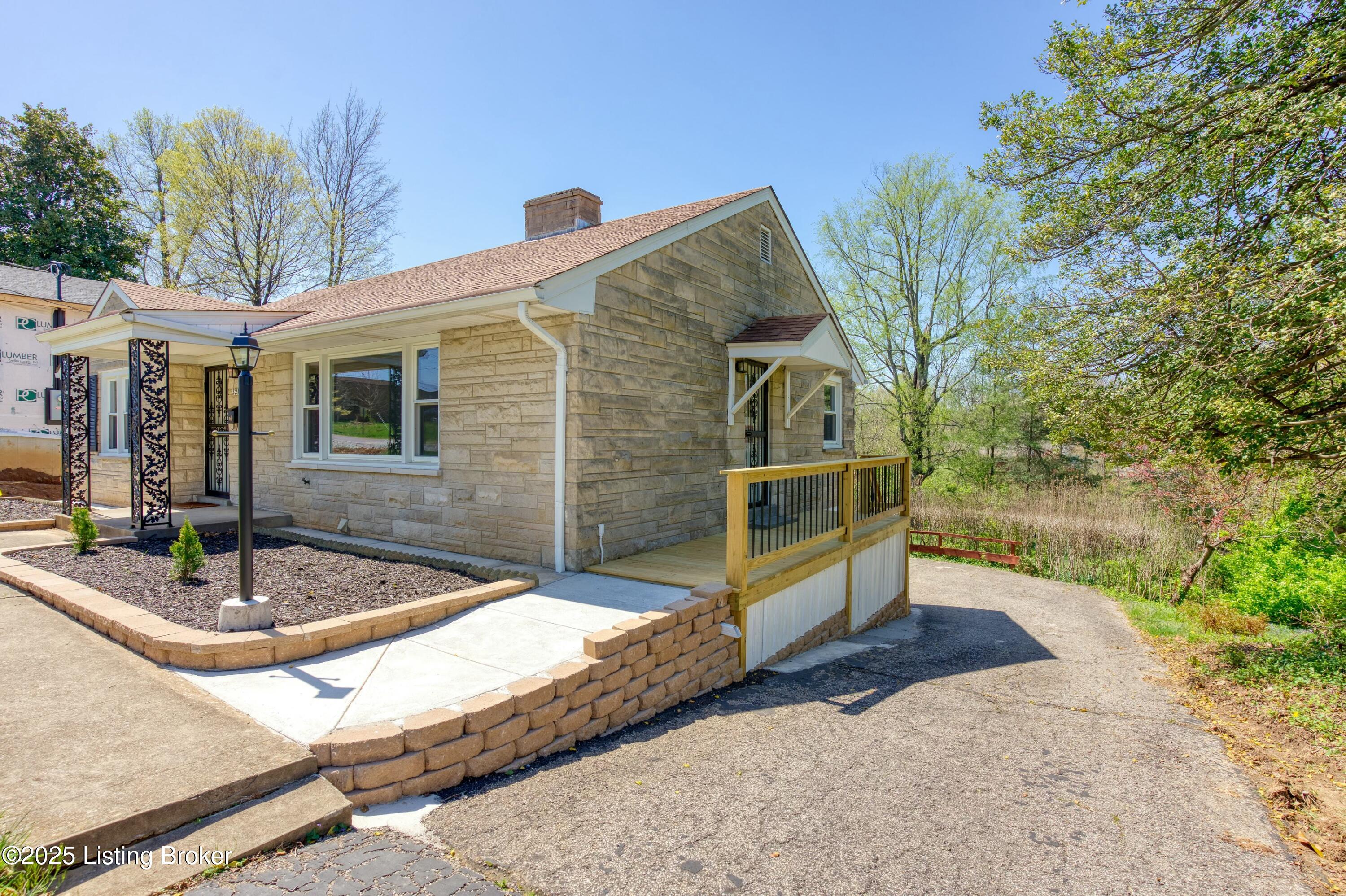 3212 Maple Rd