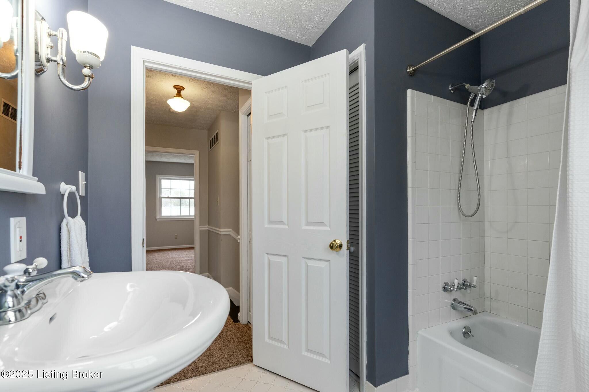 10111 Westwego Pl