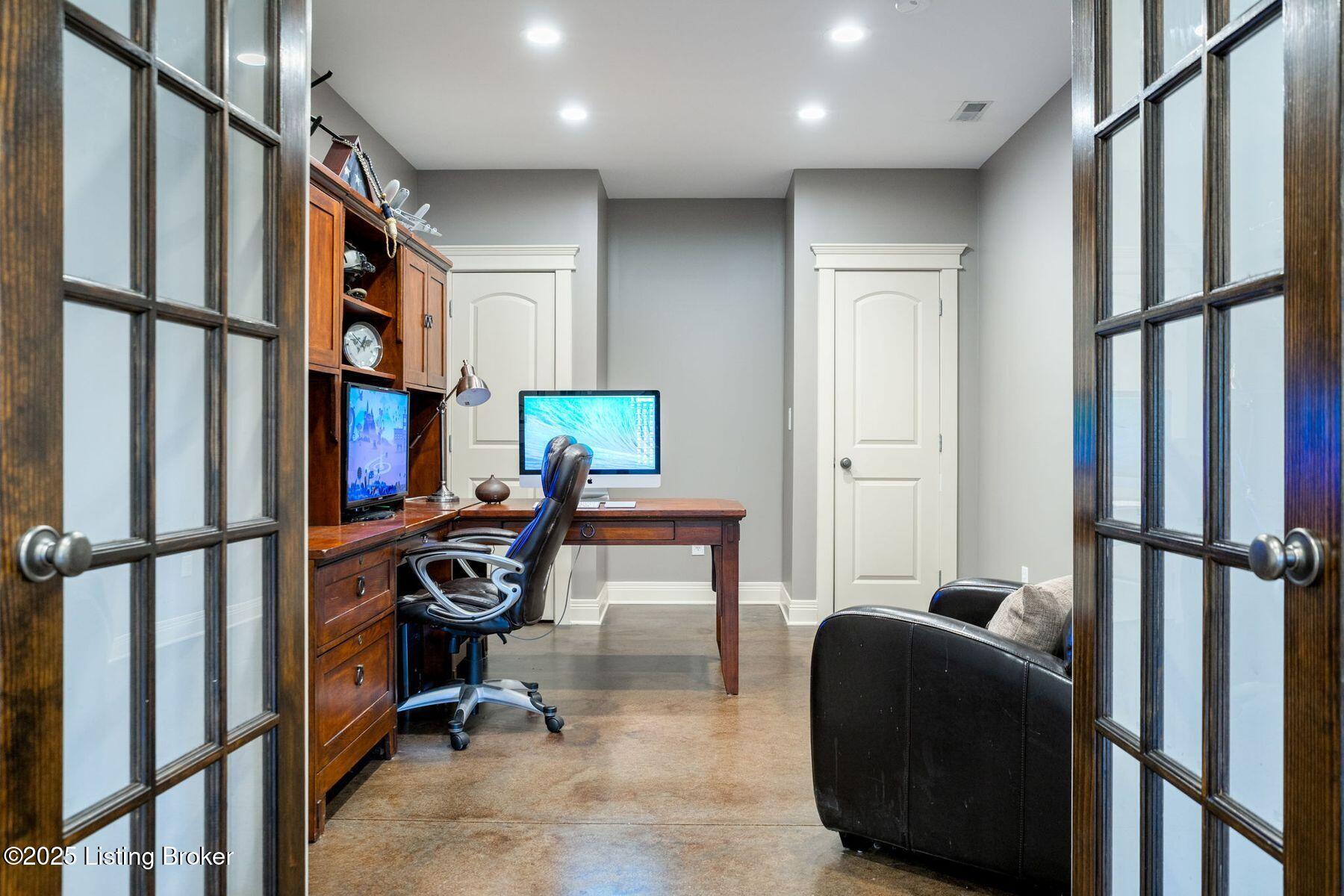 9003 Maddox Dr