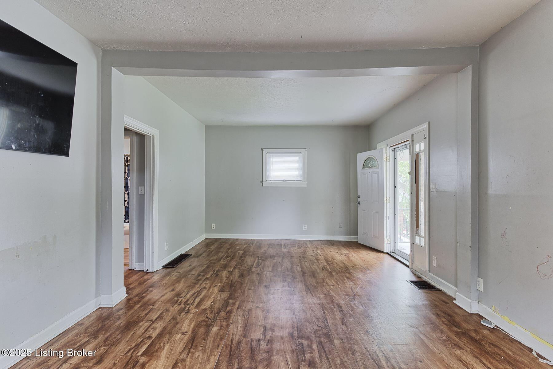 1621 Haskin Ave