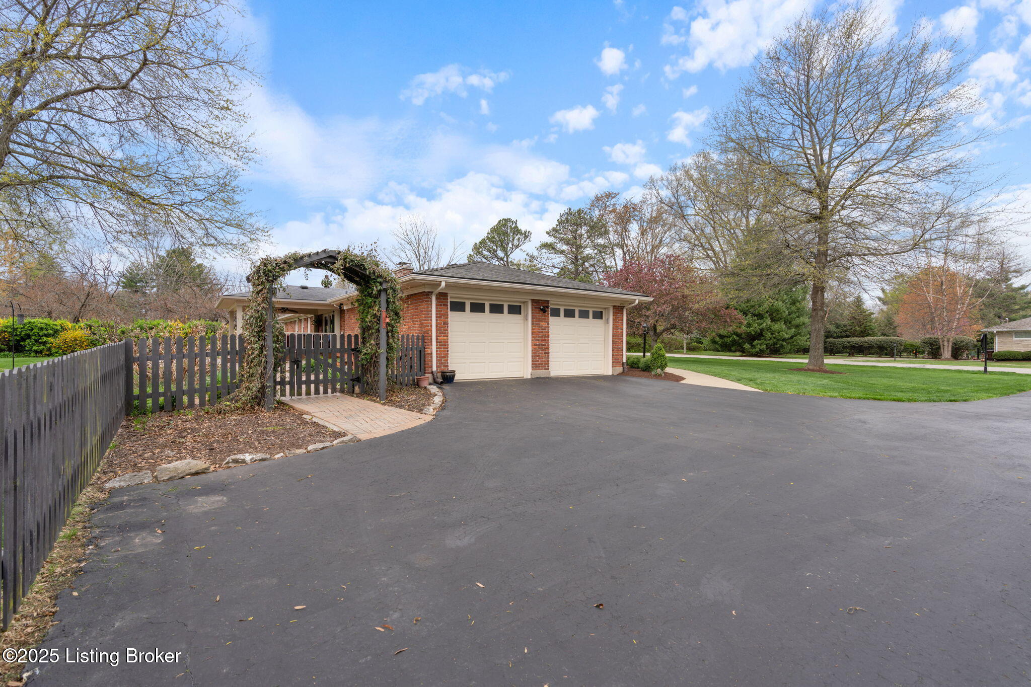 8004 Barbourmeade Rd
