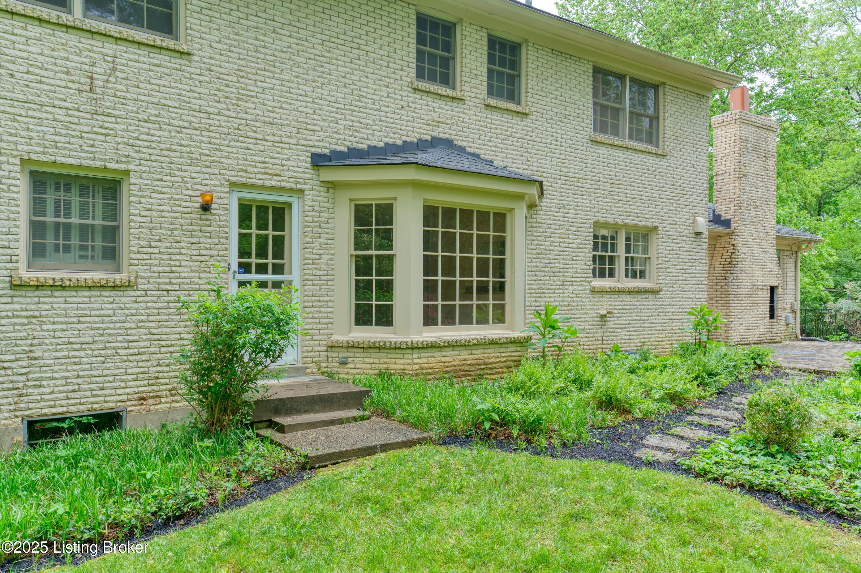 4102 Elmwood Ave