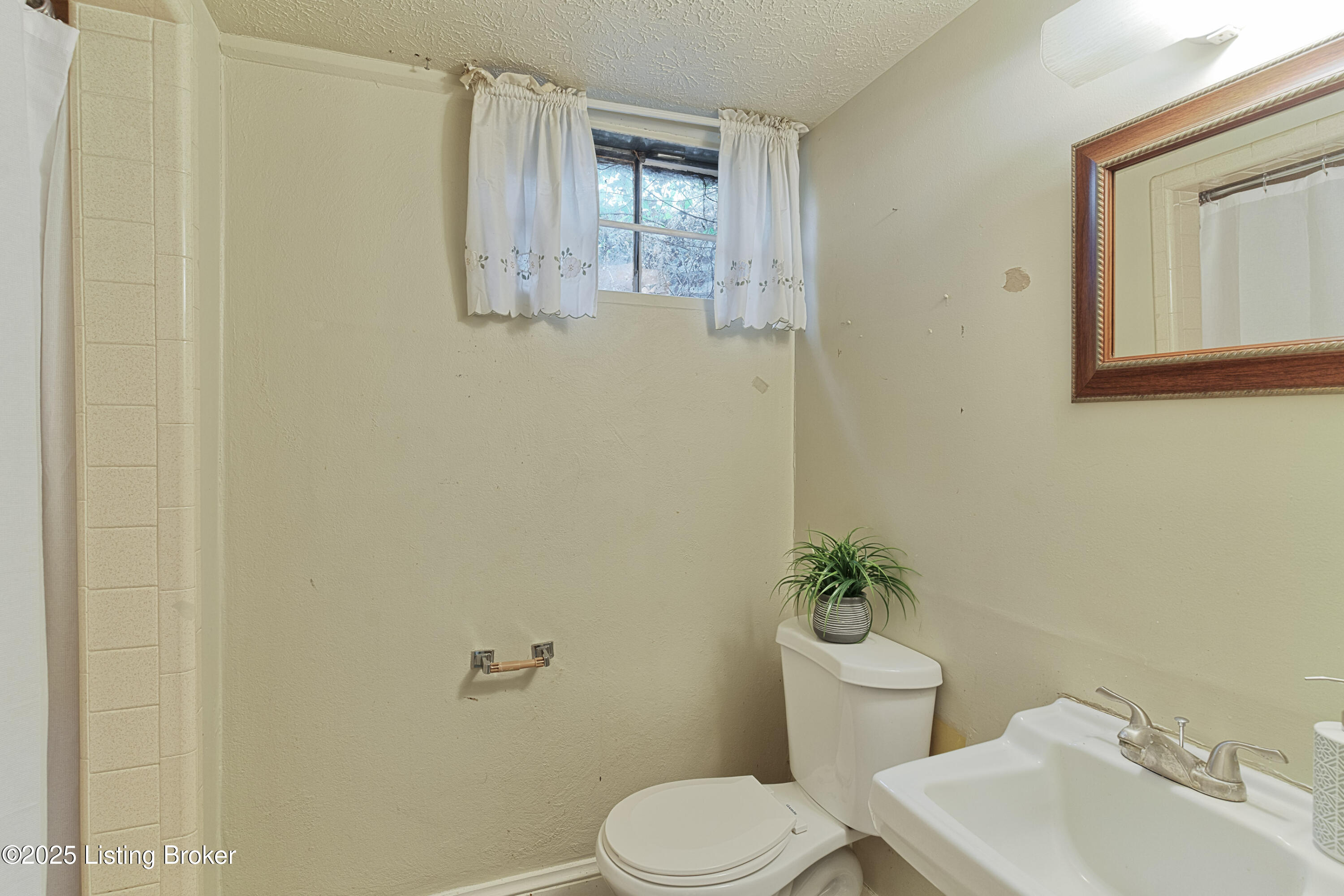 4102 Elmwood Ave