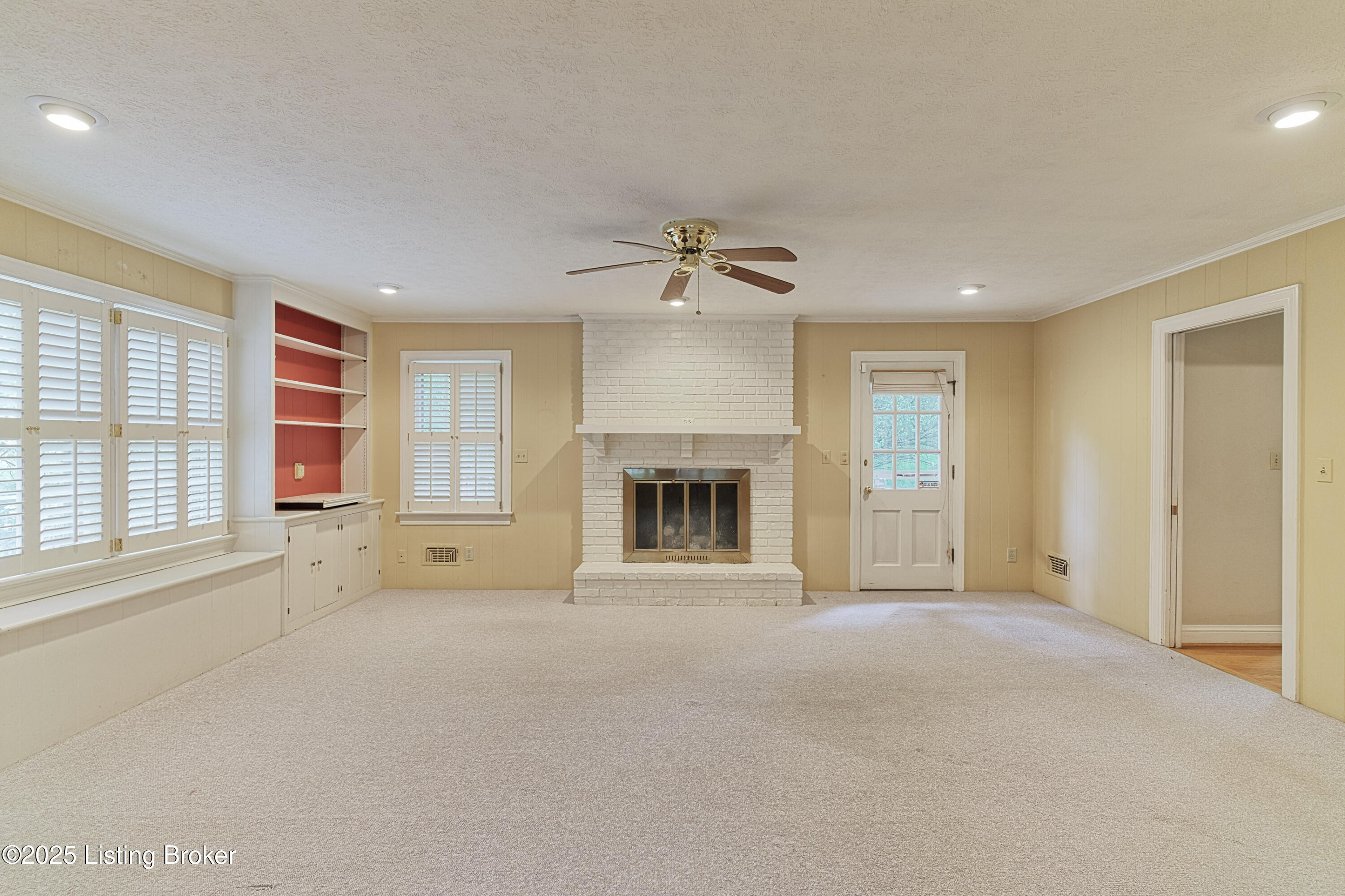 4102 Elmwood Ave