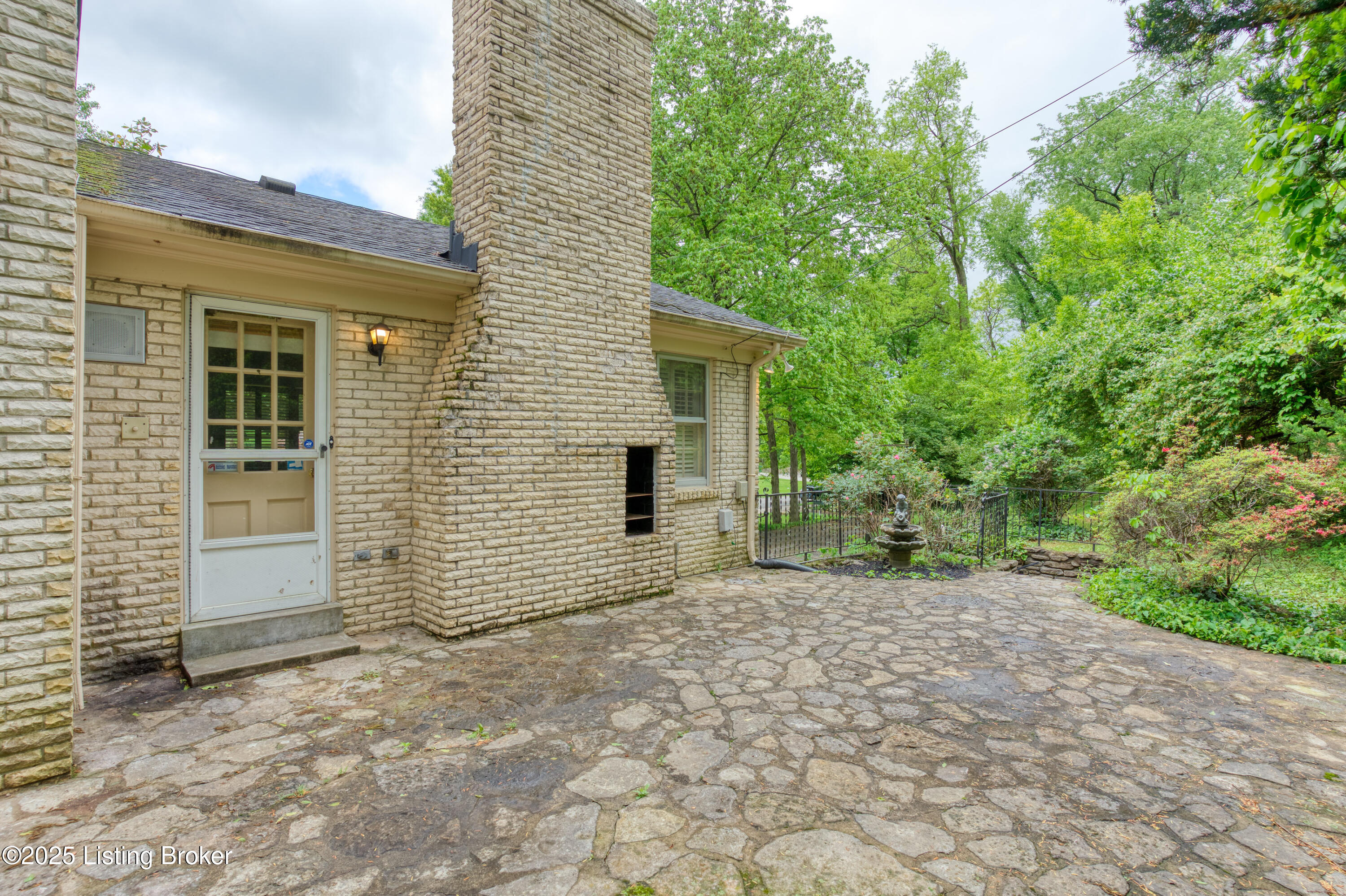 4102 Elmwood Ave