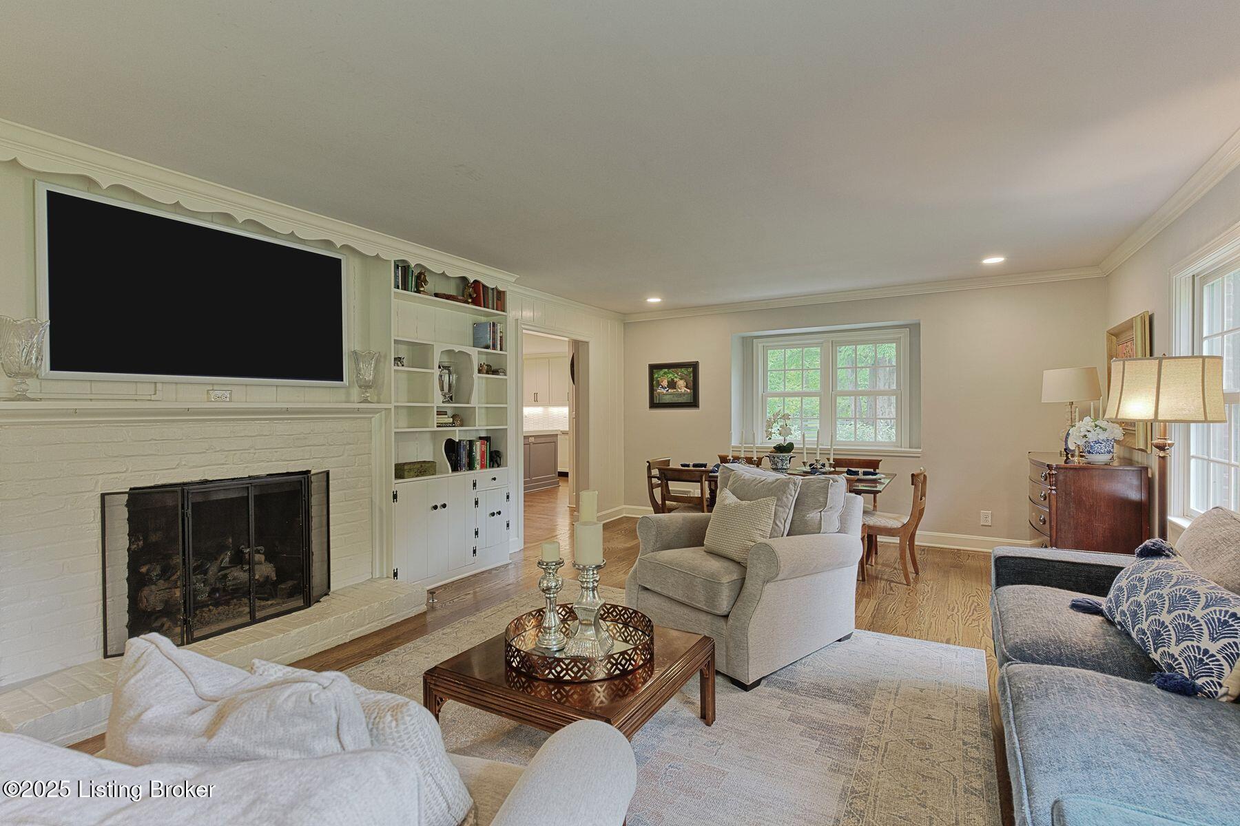 12209 Locust Ln