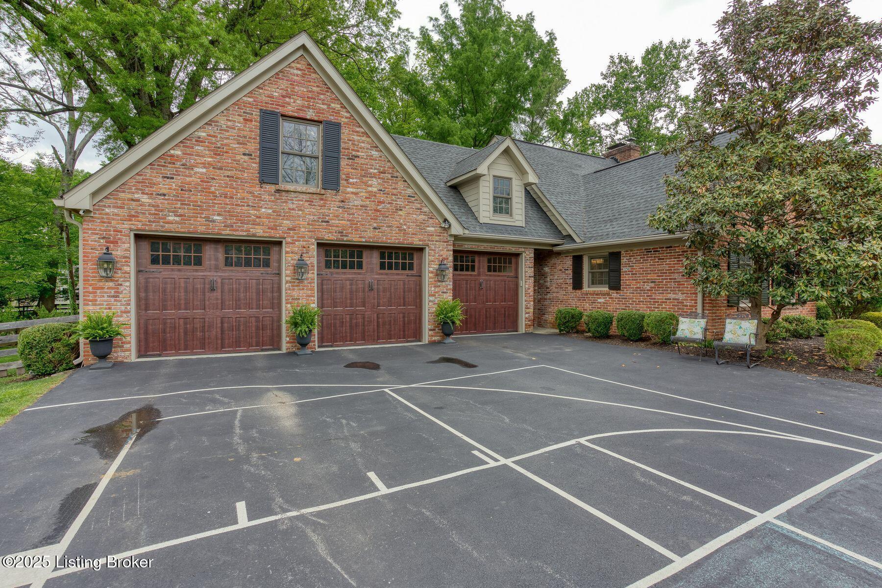 12209 Locust Ln
