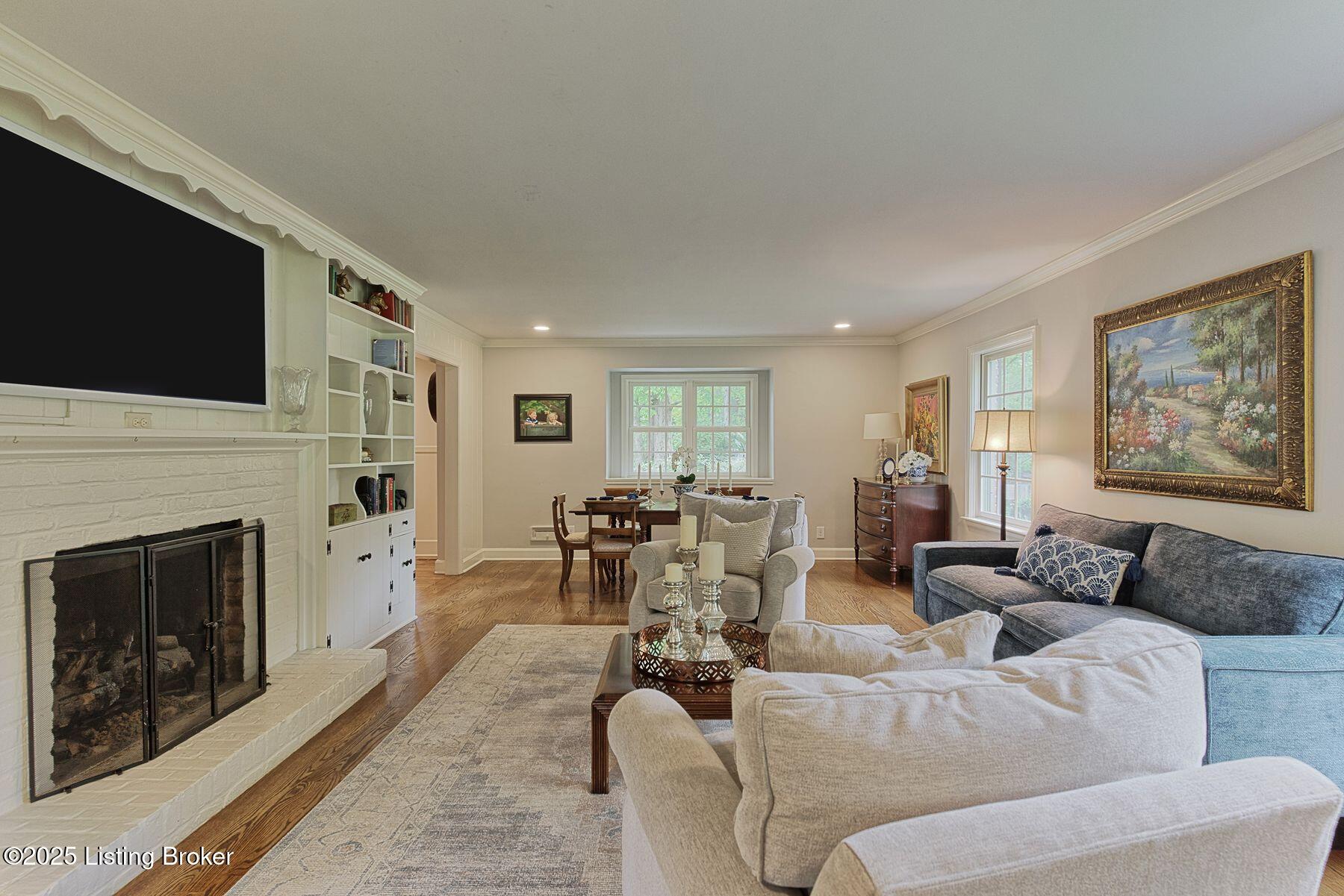 12209 Locust Ln