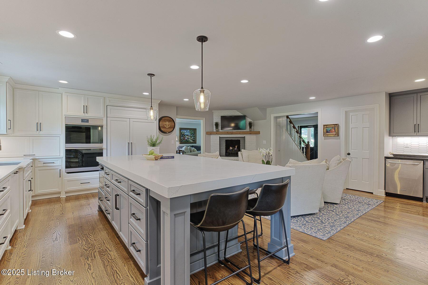 12209 Locust Ln