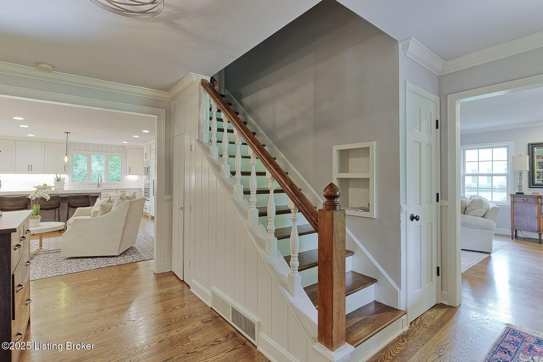 12209 Locust Ln