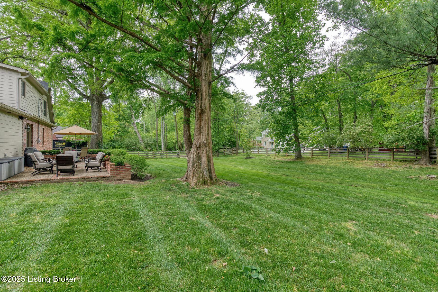 12209 Locust Ln