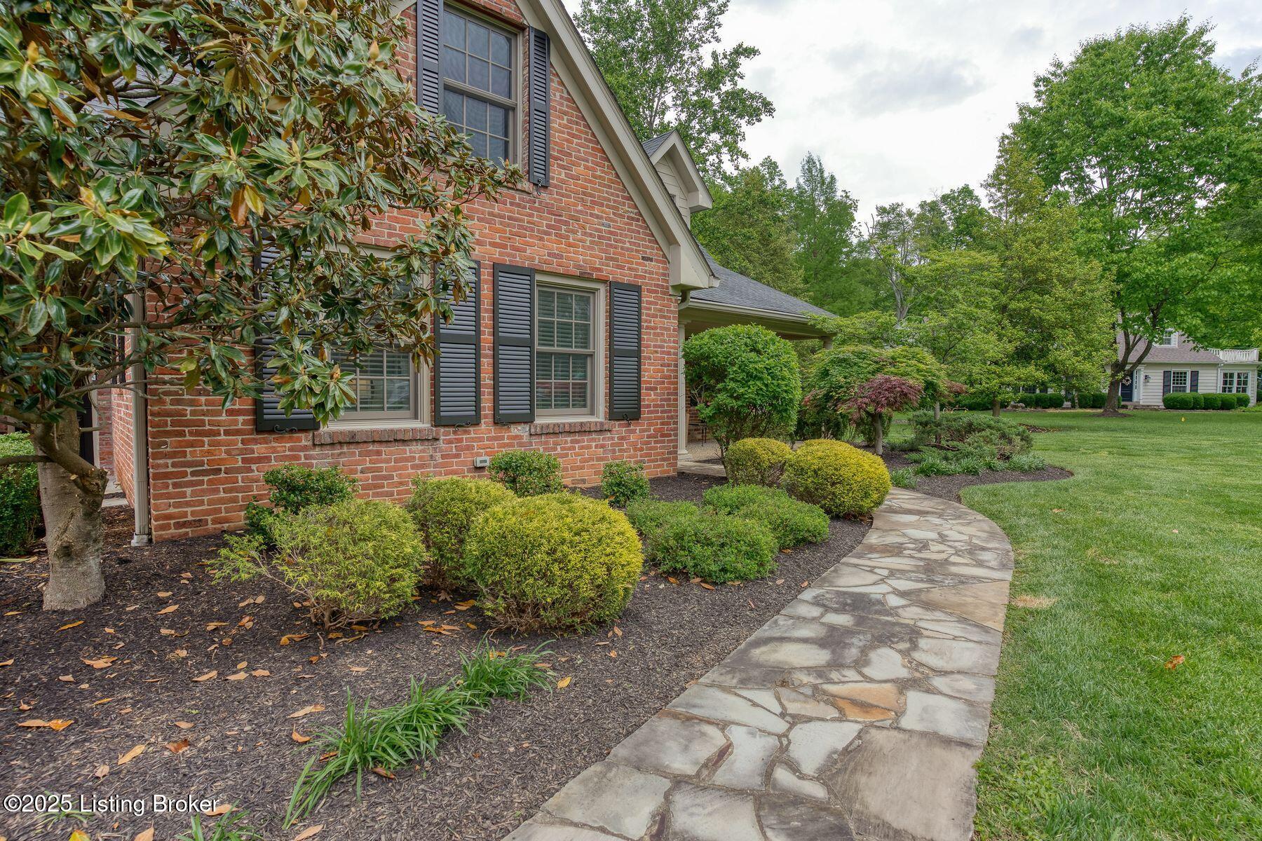 12209 Locust Ln