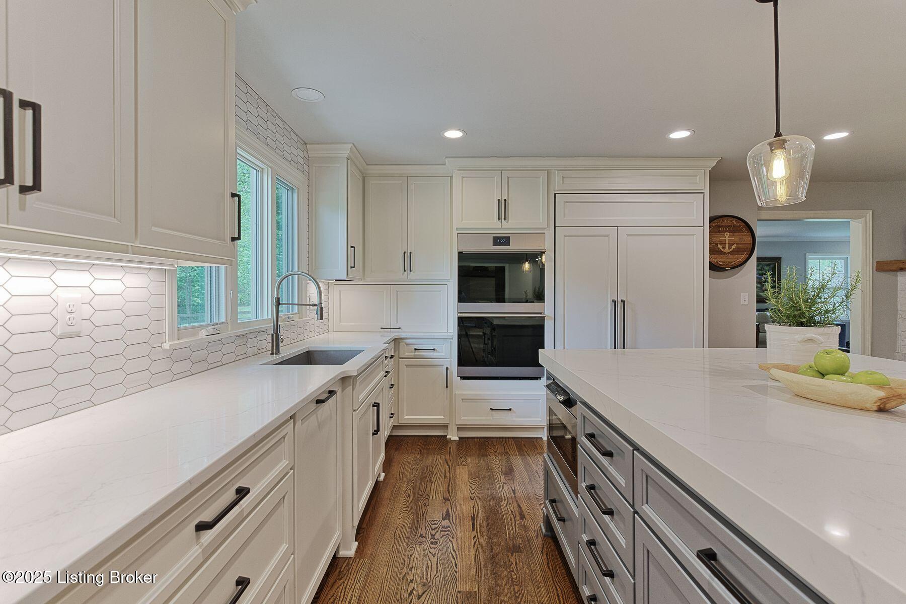 12209 Locust Ln