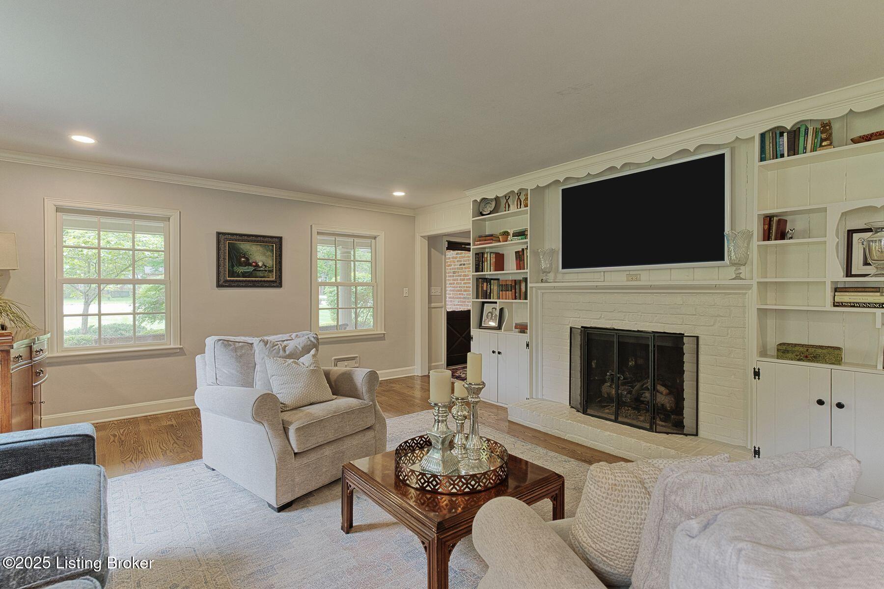 12209 Locust Ln