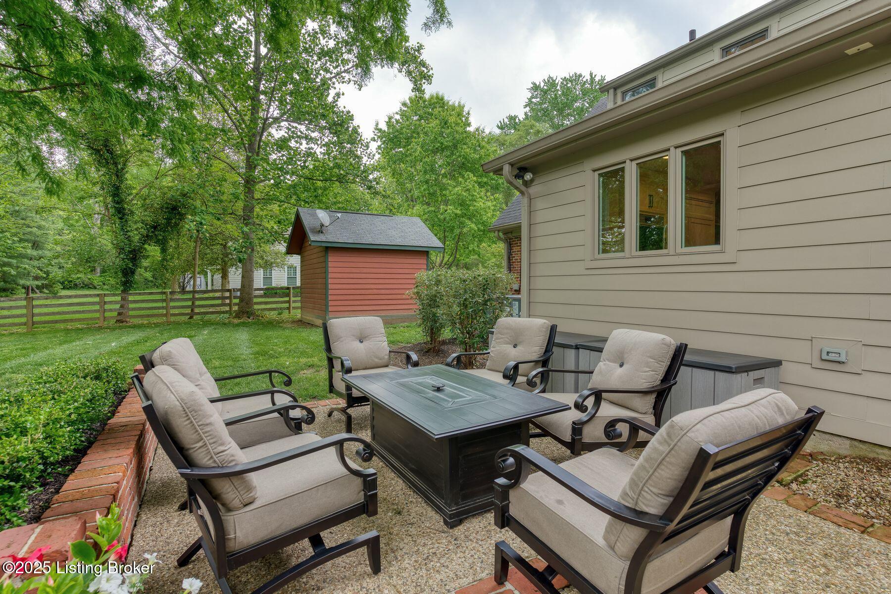 12209 Locust Ln