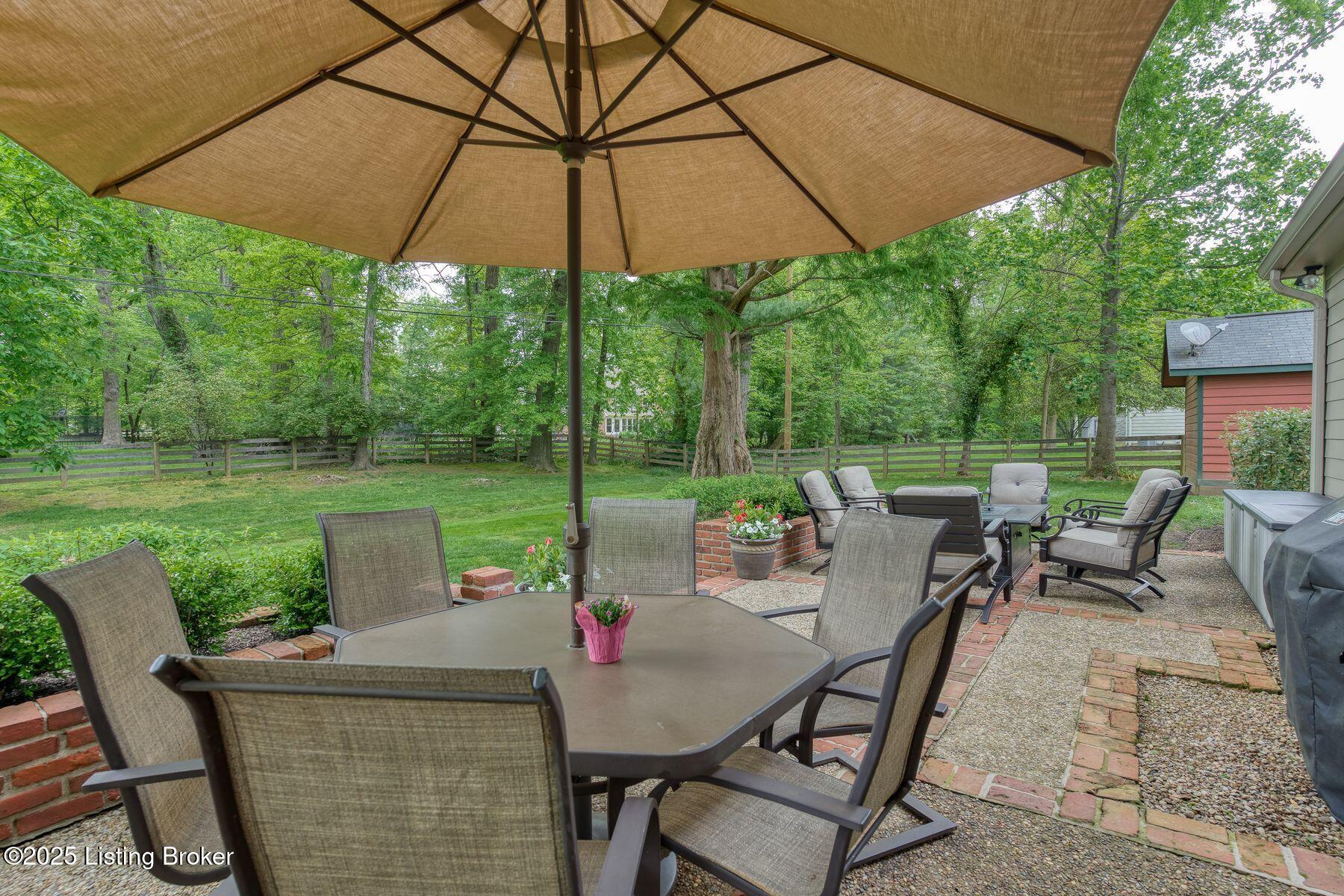 12209 Locust Ln