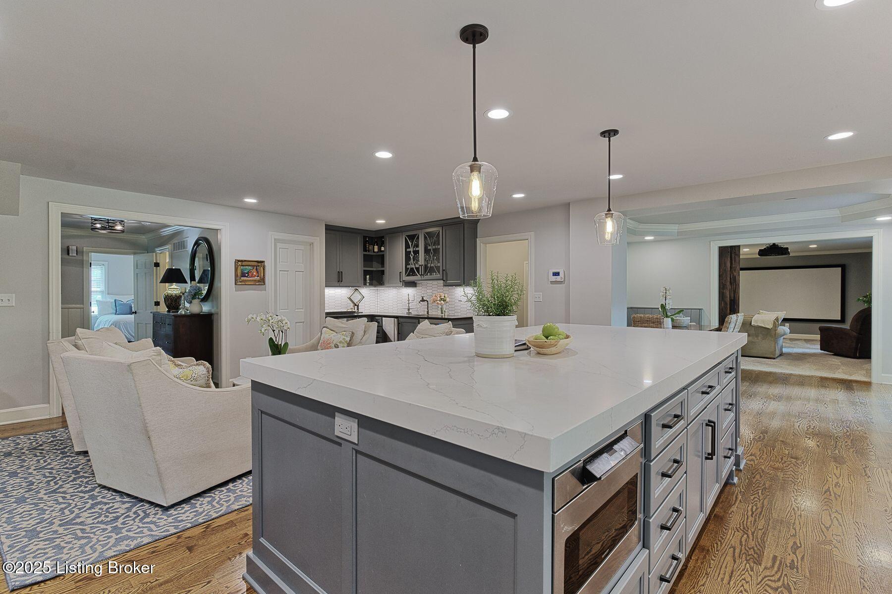 12209 Locust Ln