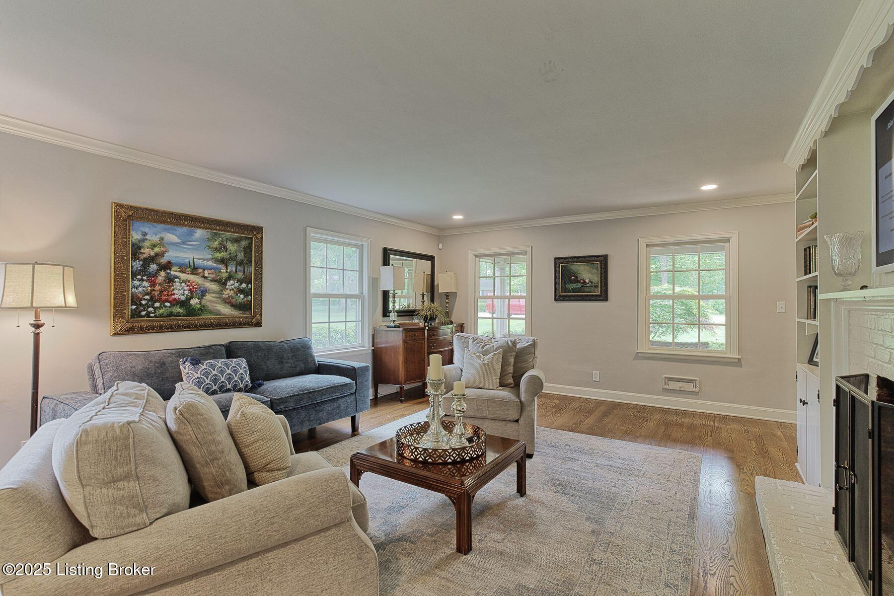 12209 Locust Ln