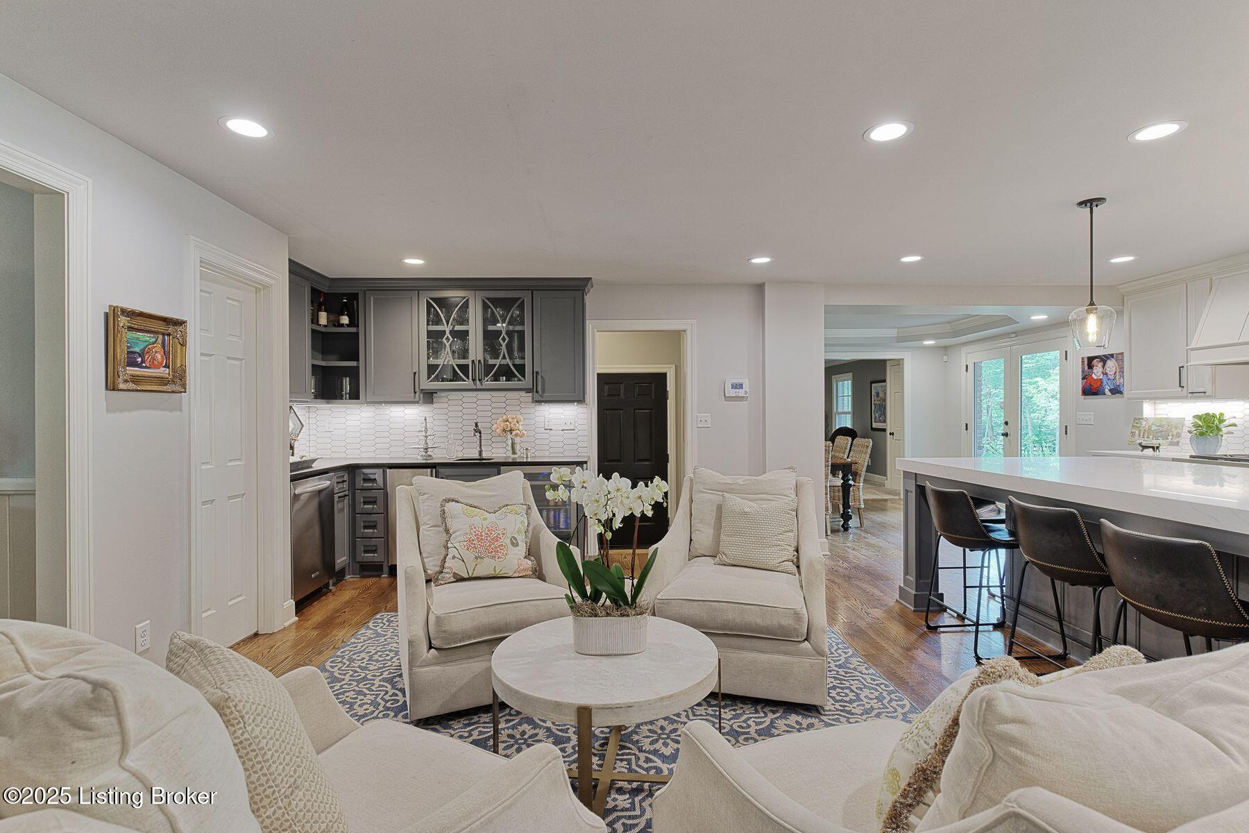 12209 Locust Ln