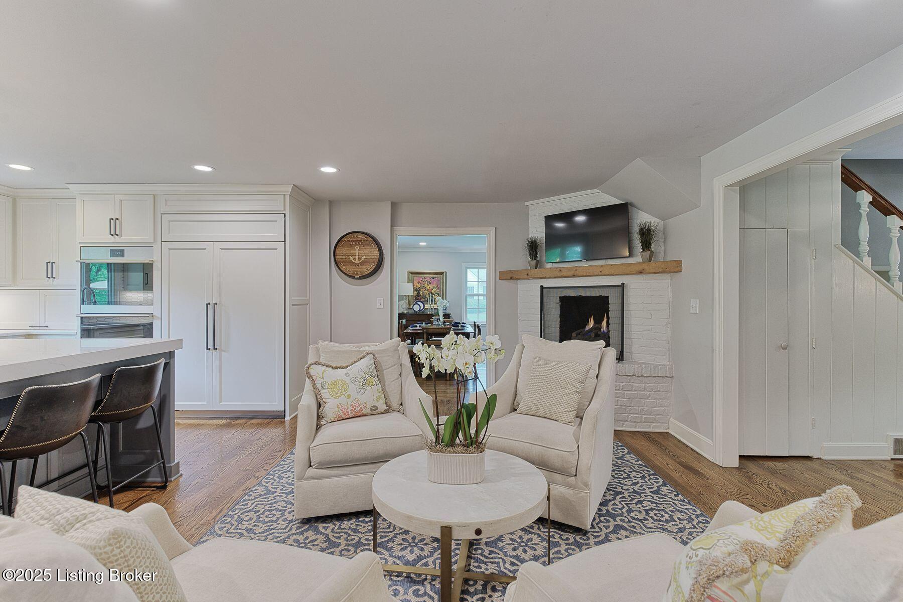 12209 Locust Ln