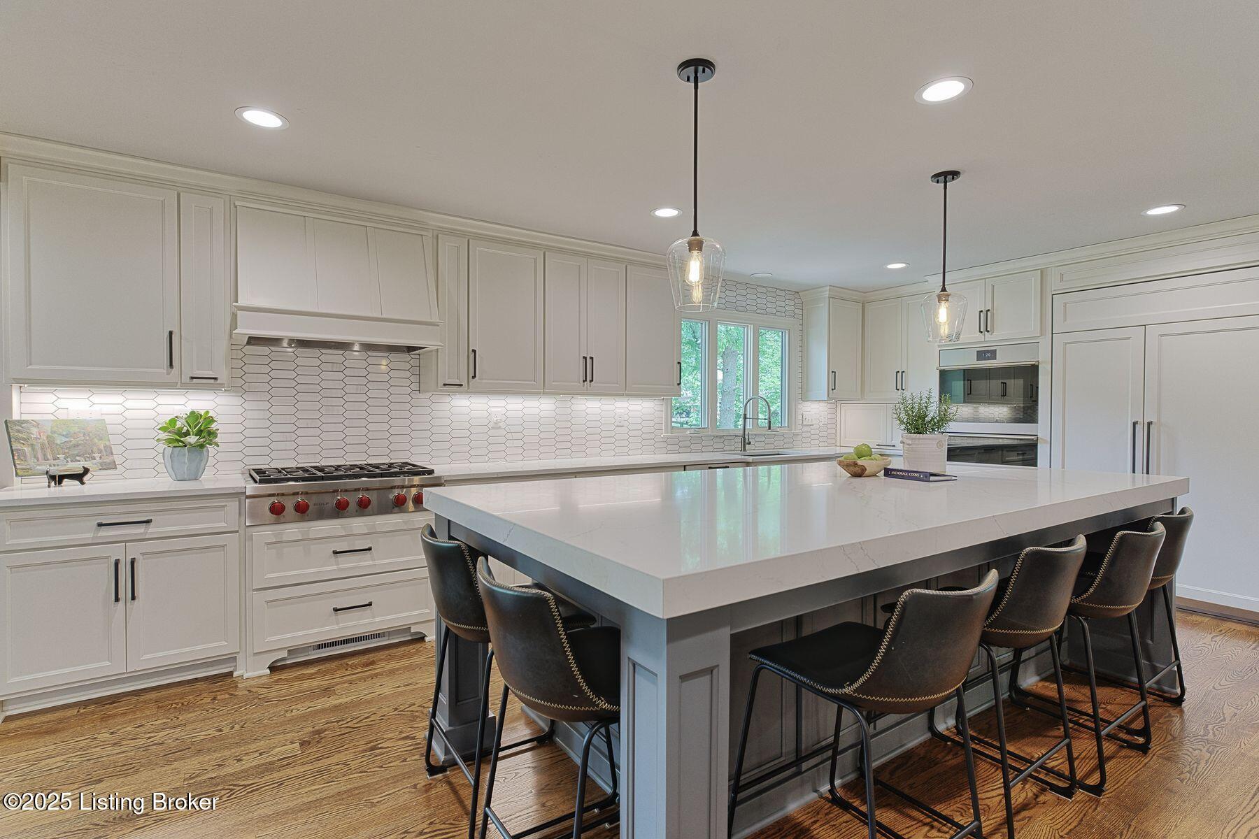 12209 Locust Ln