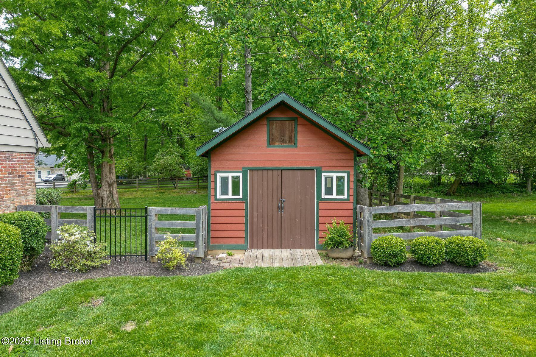 12209 Locust Ln