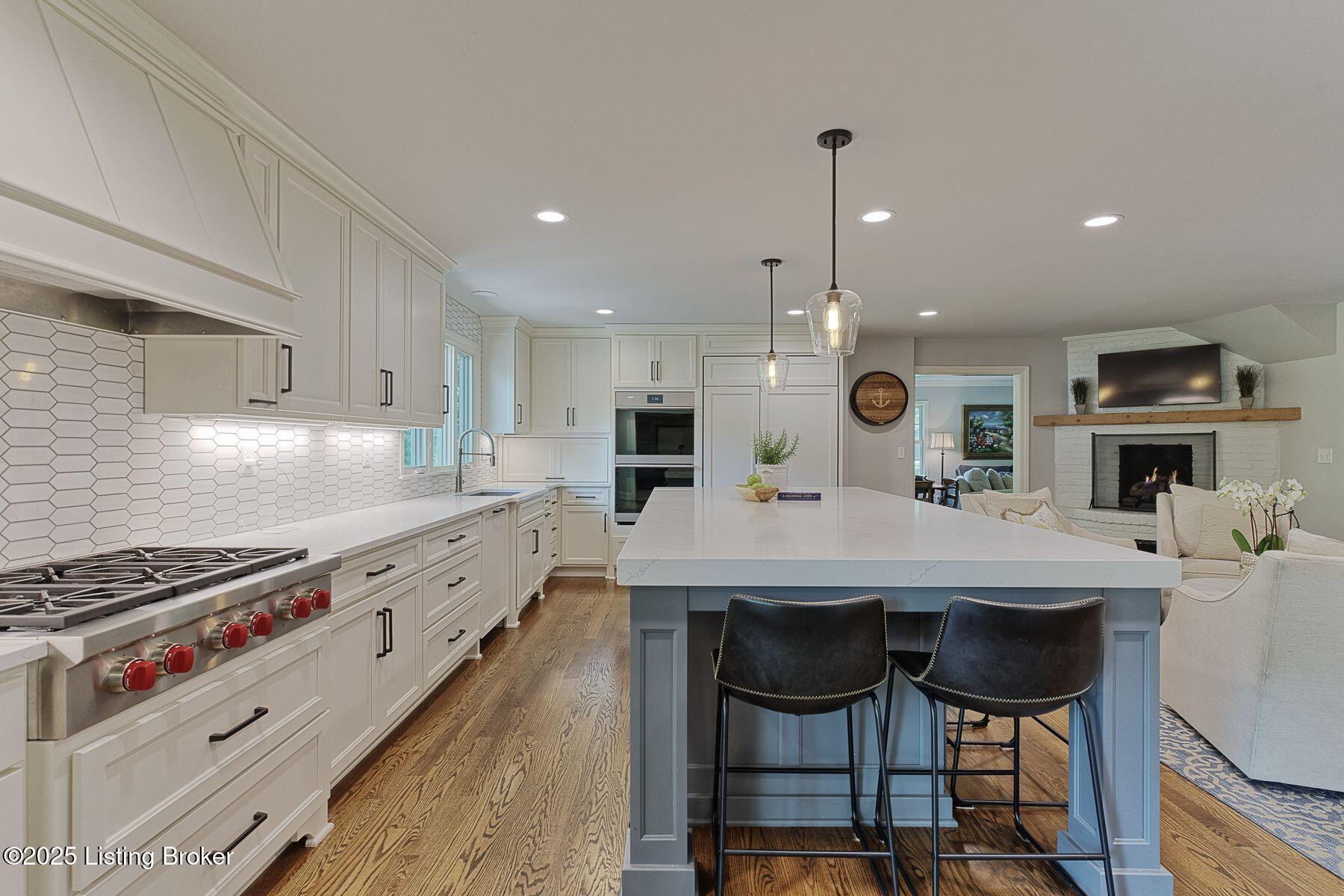 12209 Locust Ln