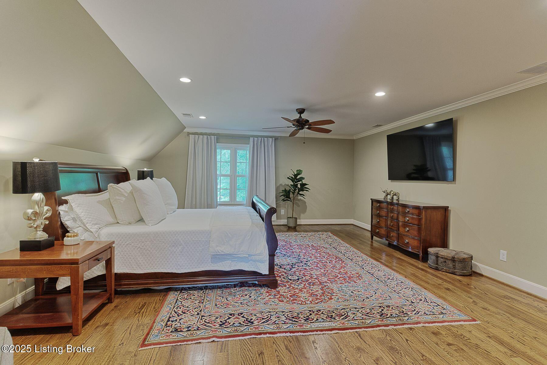 12209 Locust Ln