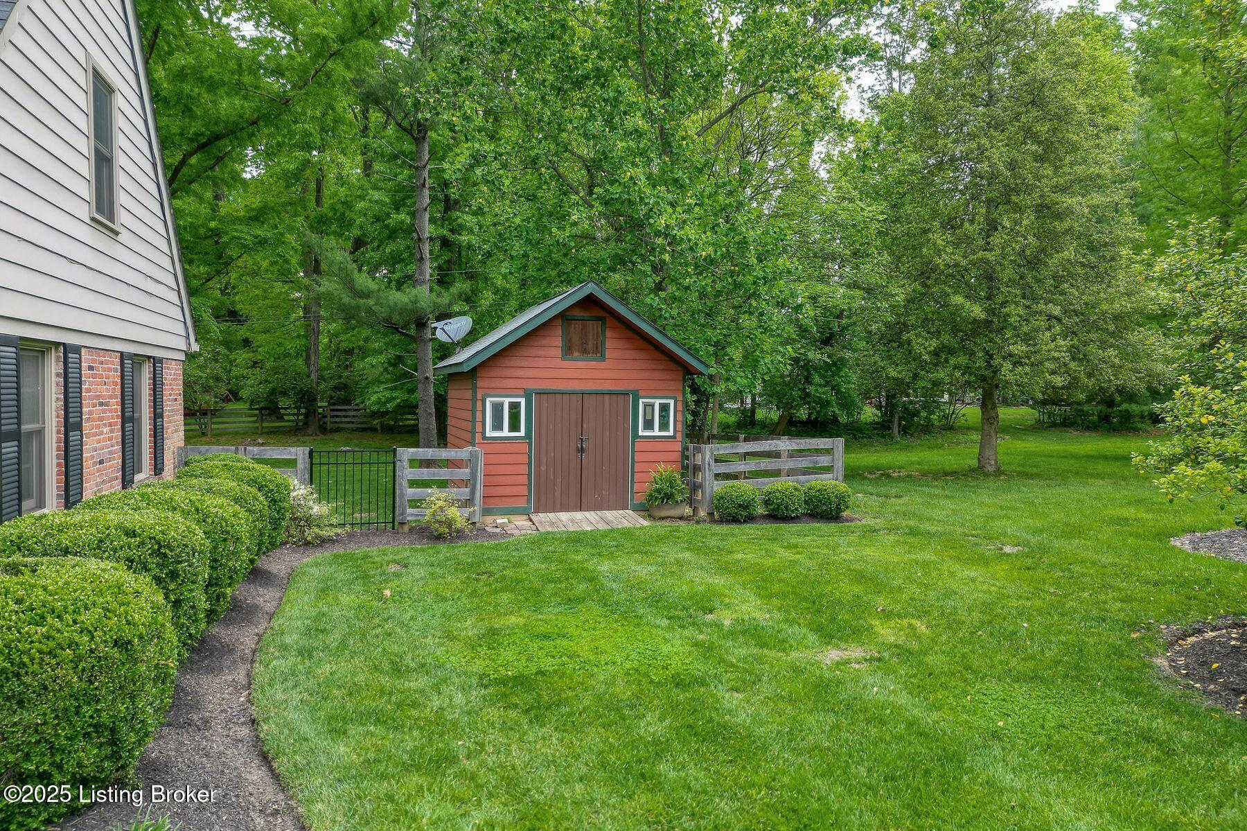 12209 Locust Ln