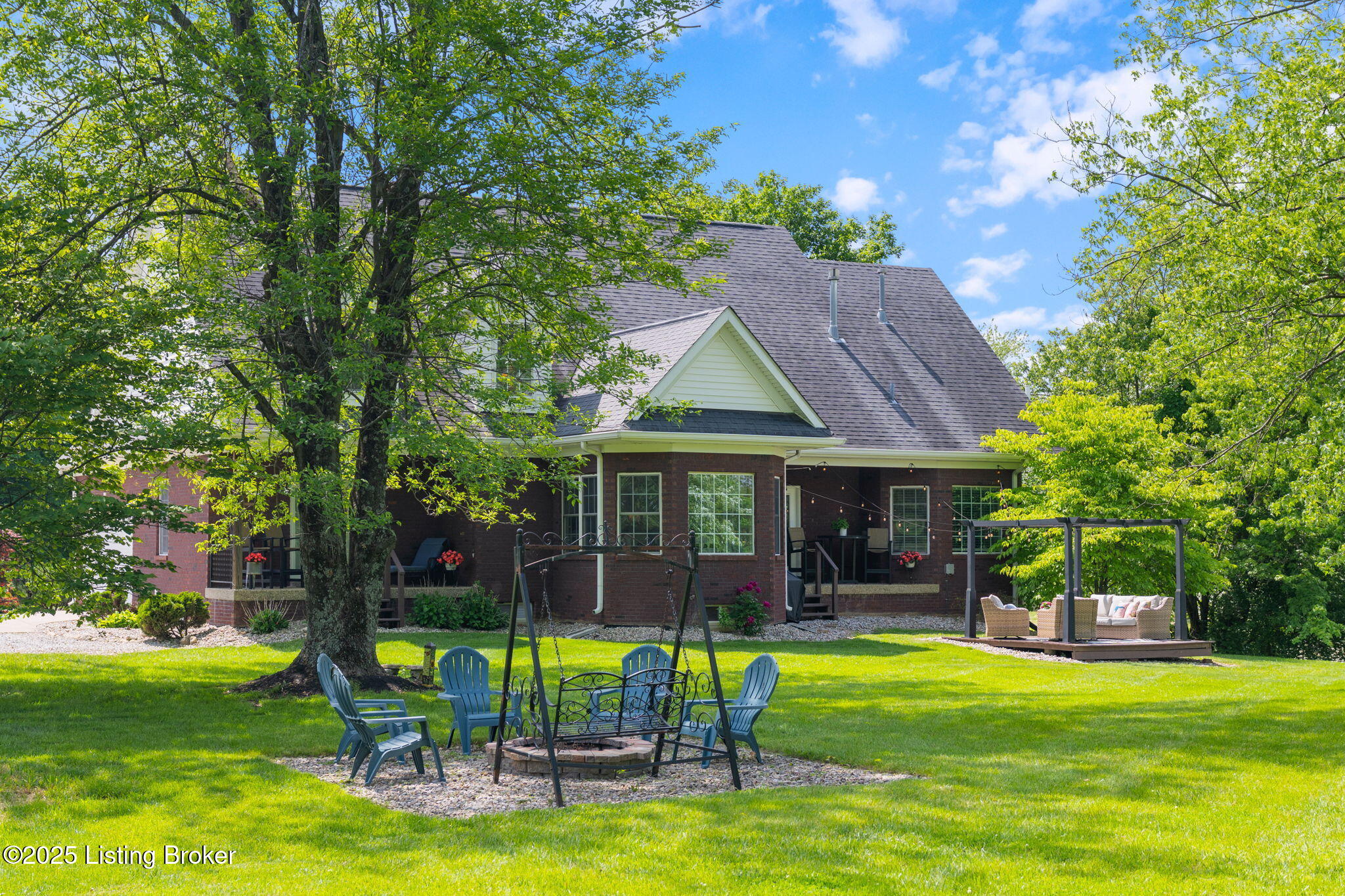 3817 Carriage Hill Dr