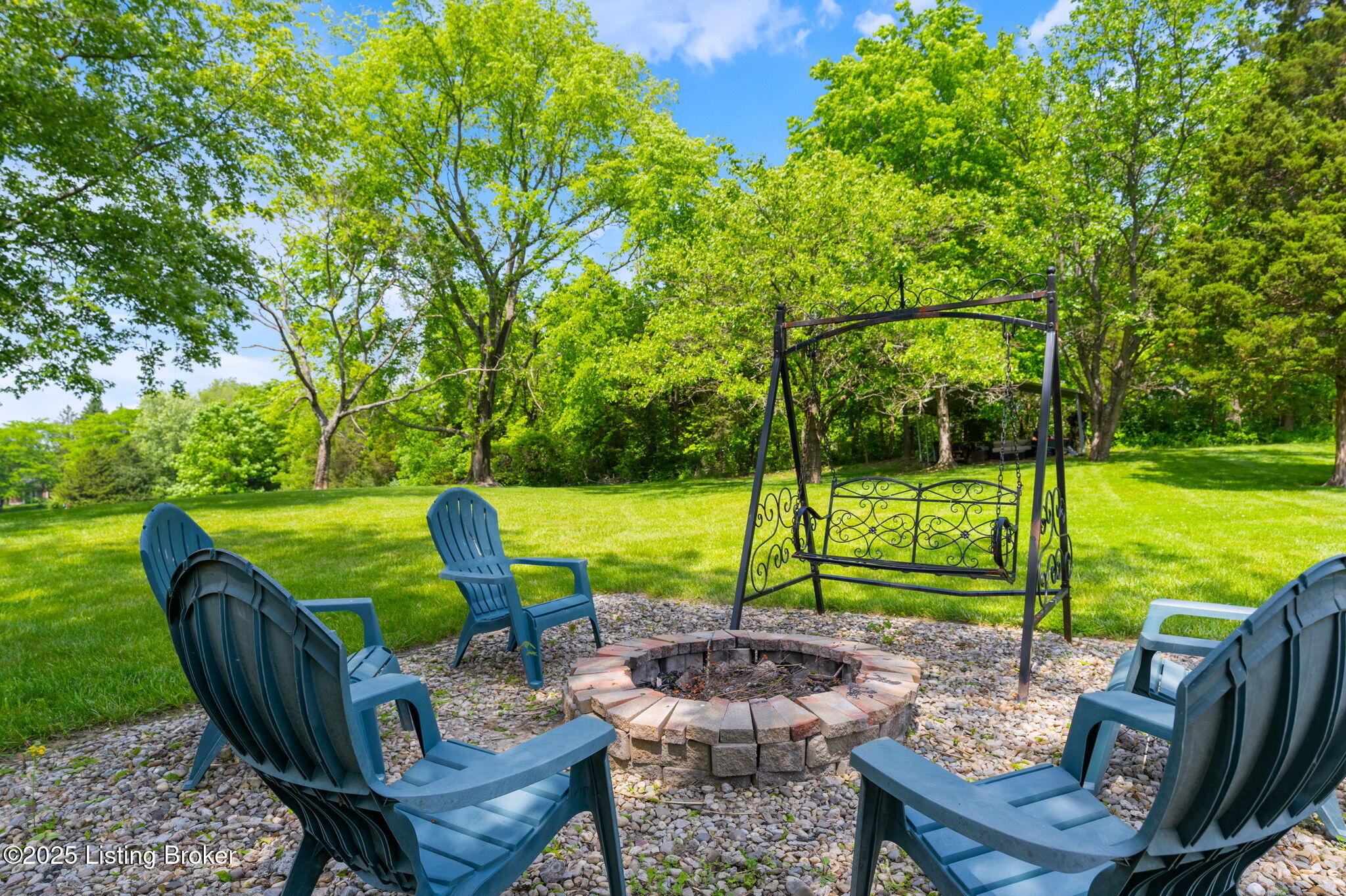 3817 Carriage Hill Dr