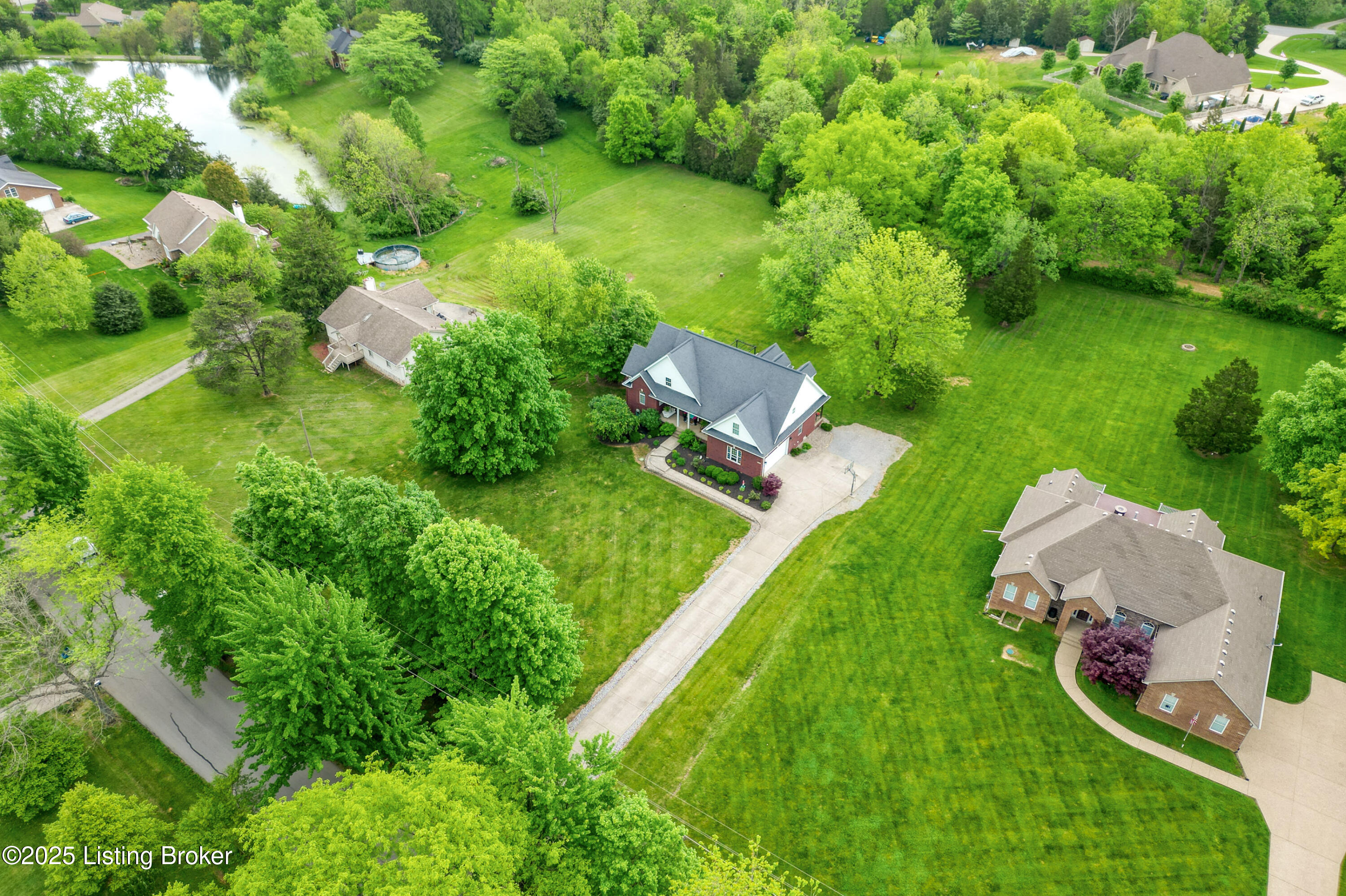 3817 Carriage Hill Dr